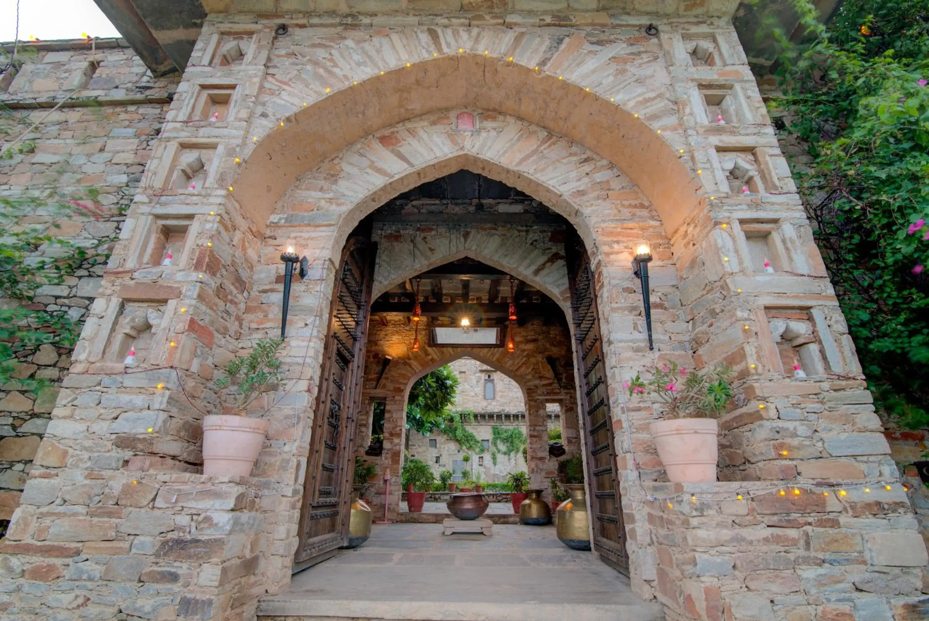 Facade/entrance in Fort Dadhikar, Alwar Facade/entrance in Fort Dadhikar, Alwar