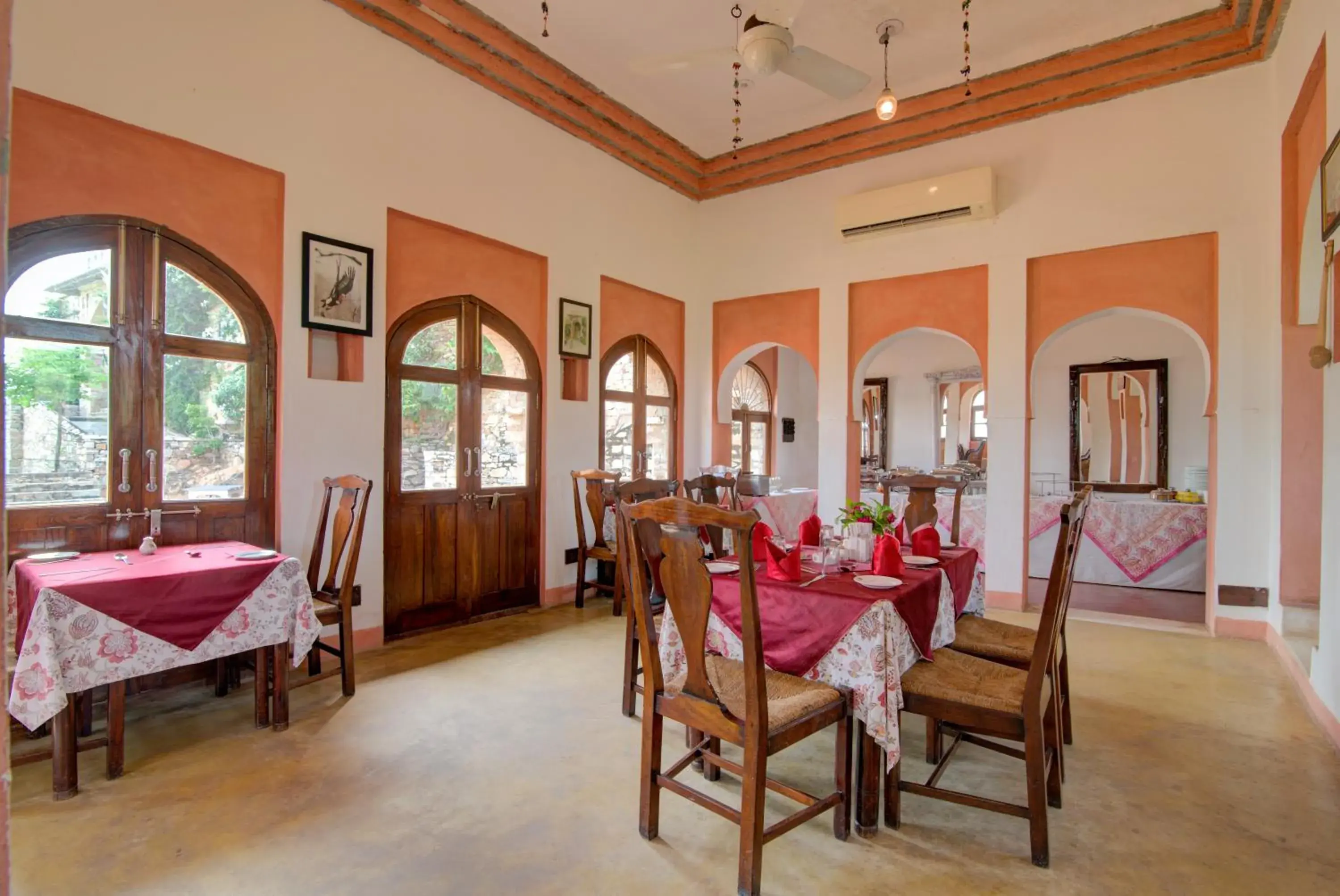 Restaurant/places to eat in Fort Dadhikar, Alwar Restaurant/places to eat in Fort Dadhikar, Alwar