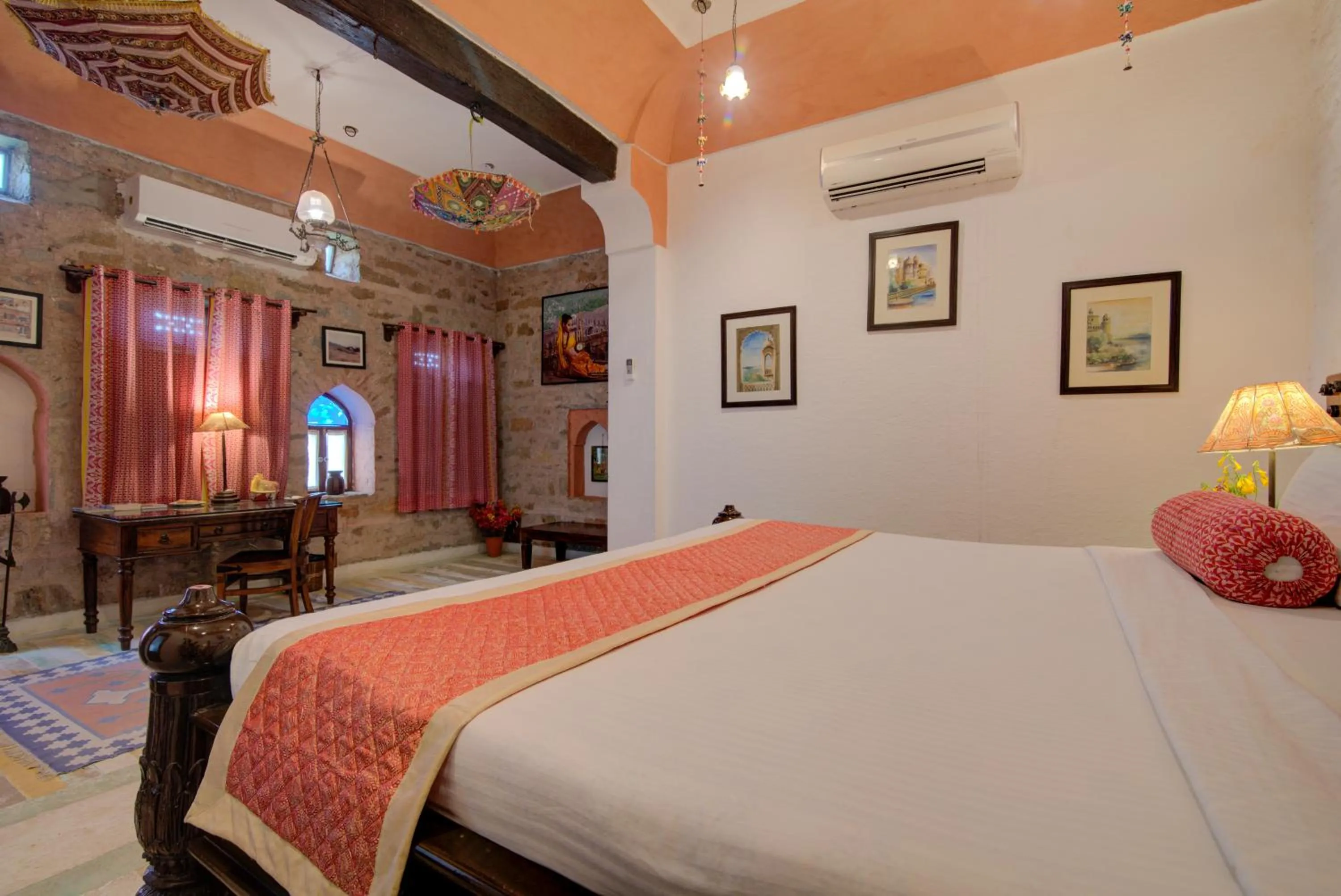 Bed in Fort Dadhikar, Alwar