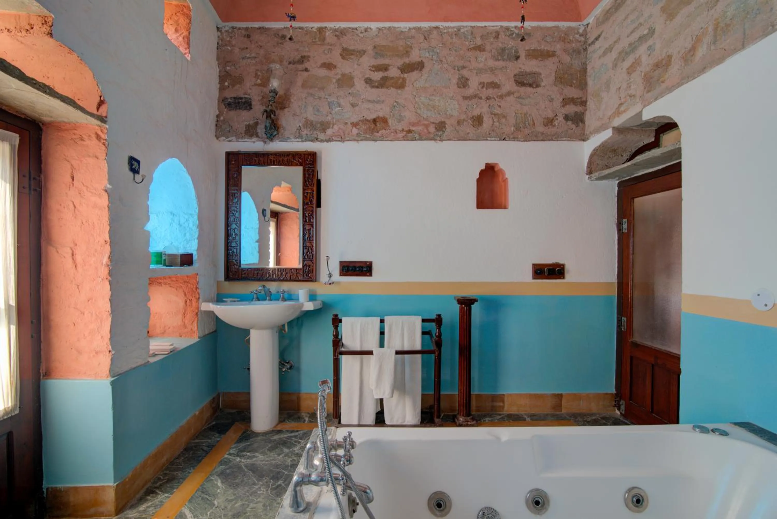 Hot Tub in Fort Dadhikar, Alwar