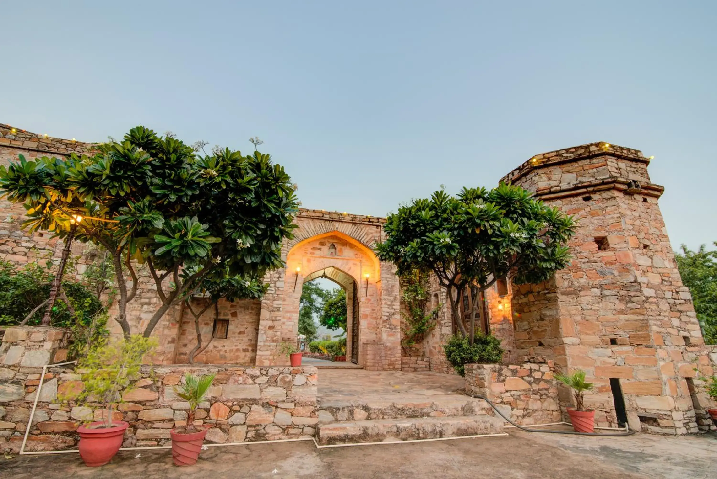 Facade/entrance in Fort Dadhikar, Alwar Facade/entrance in Fort Dadhikar, Alwar