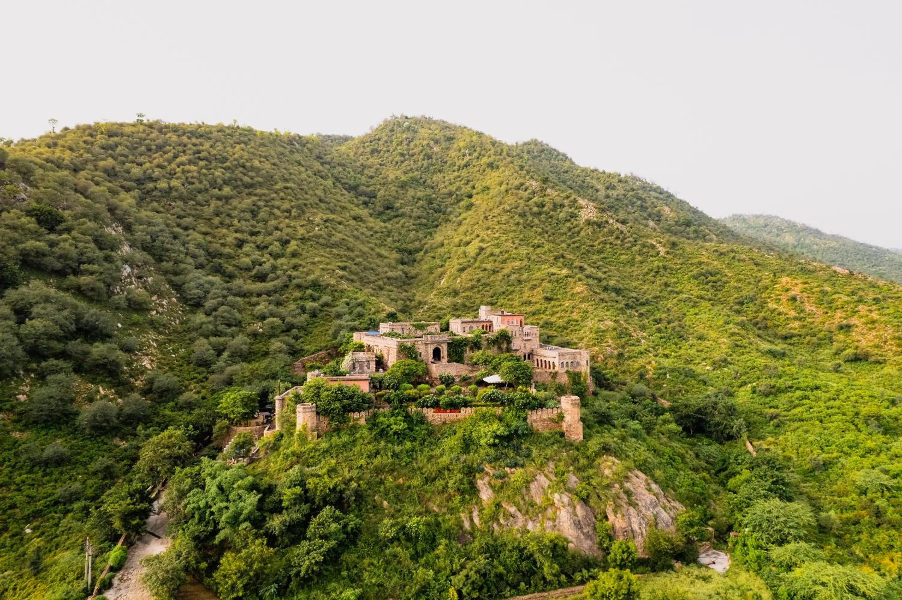 Facade/entrance in Fort Dadhikar, Alwar