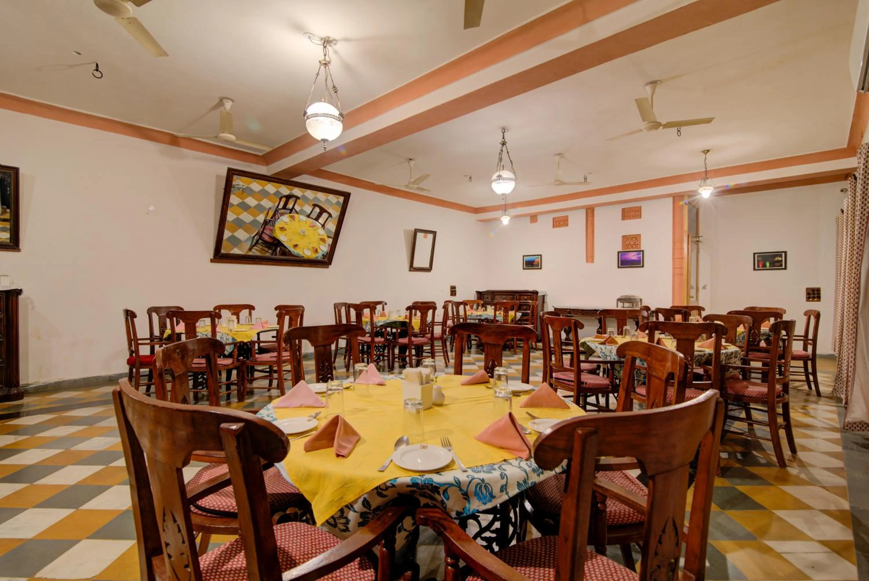 Restaurant/places to eat in Fort Dadhikar, Alwar