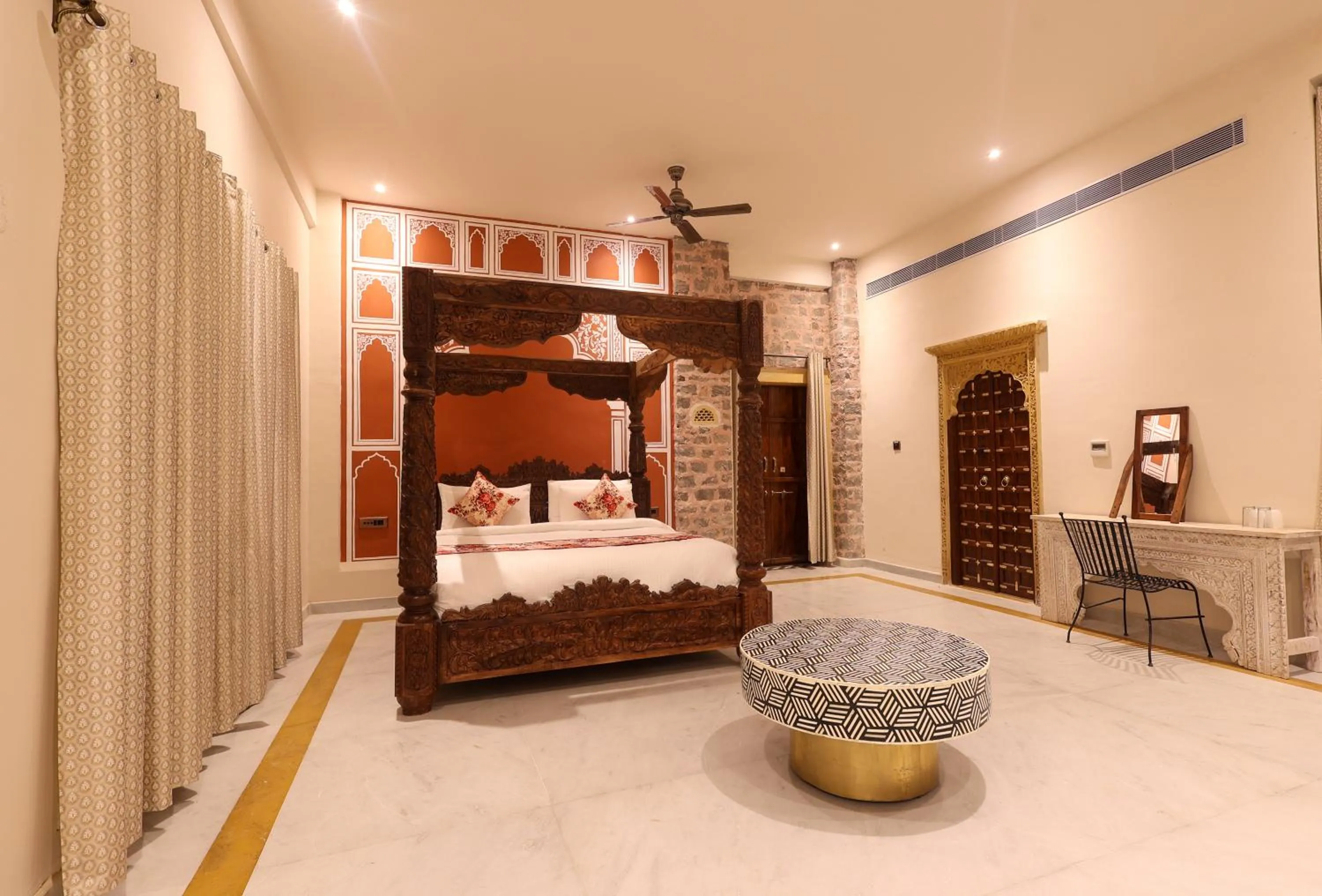 Bed in Fort Dadhikar, Alwar
