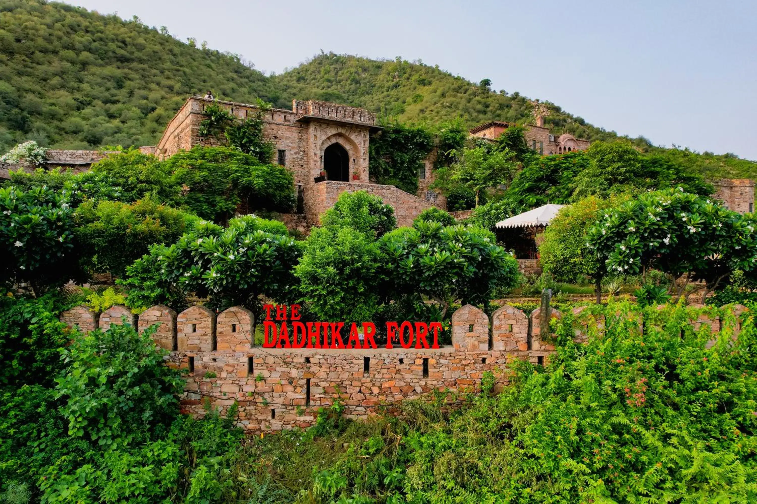 Facade/entrance in Fort Dadhikar, Alwar Facade/entrance in Fort Dadhikar, Alwar