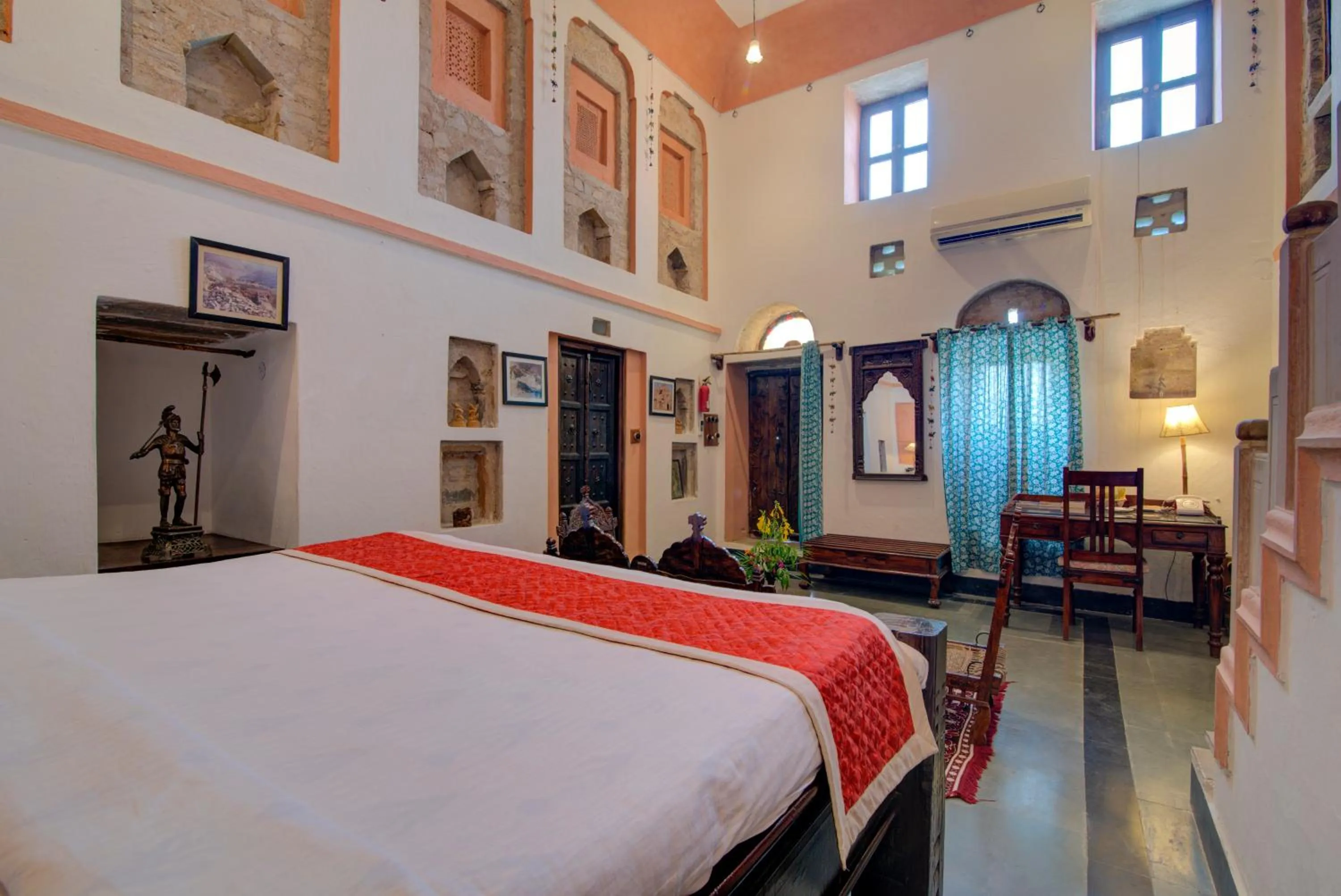 Bed in Fort Dadhikar, Alwar