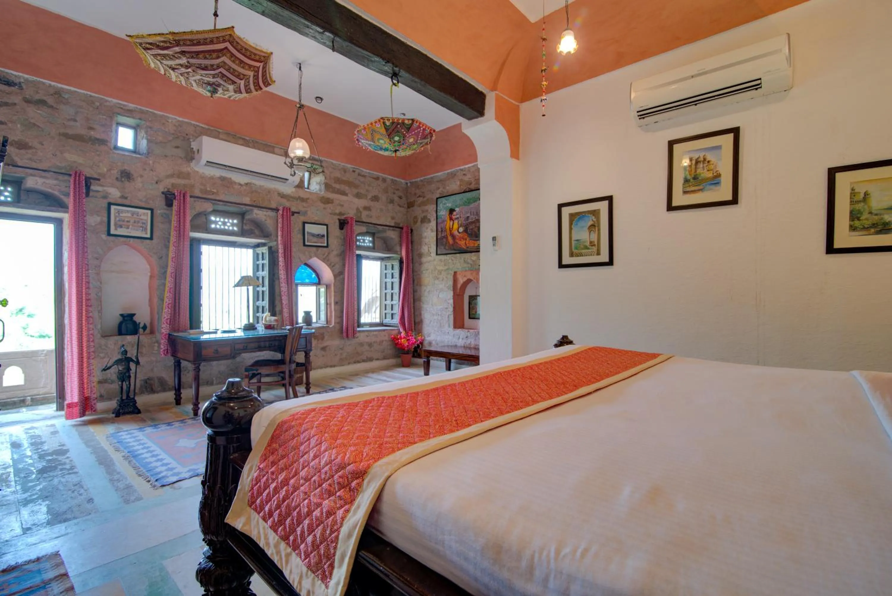 Bed in Fort Dadhikar, Alwar