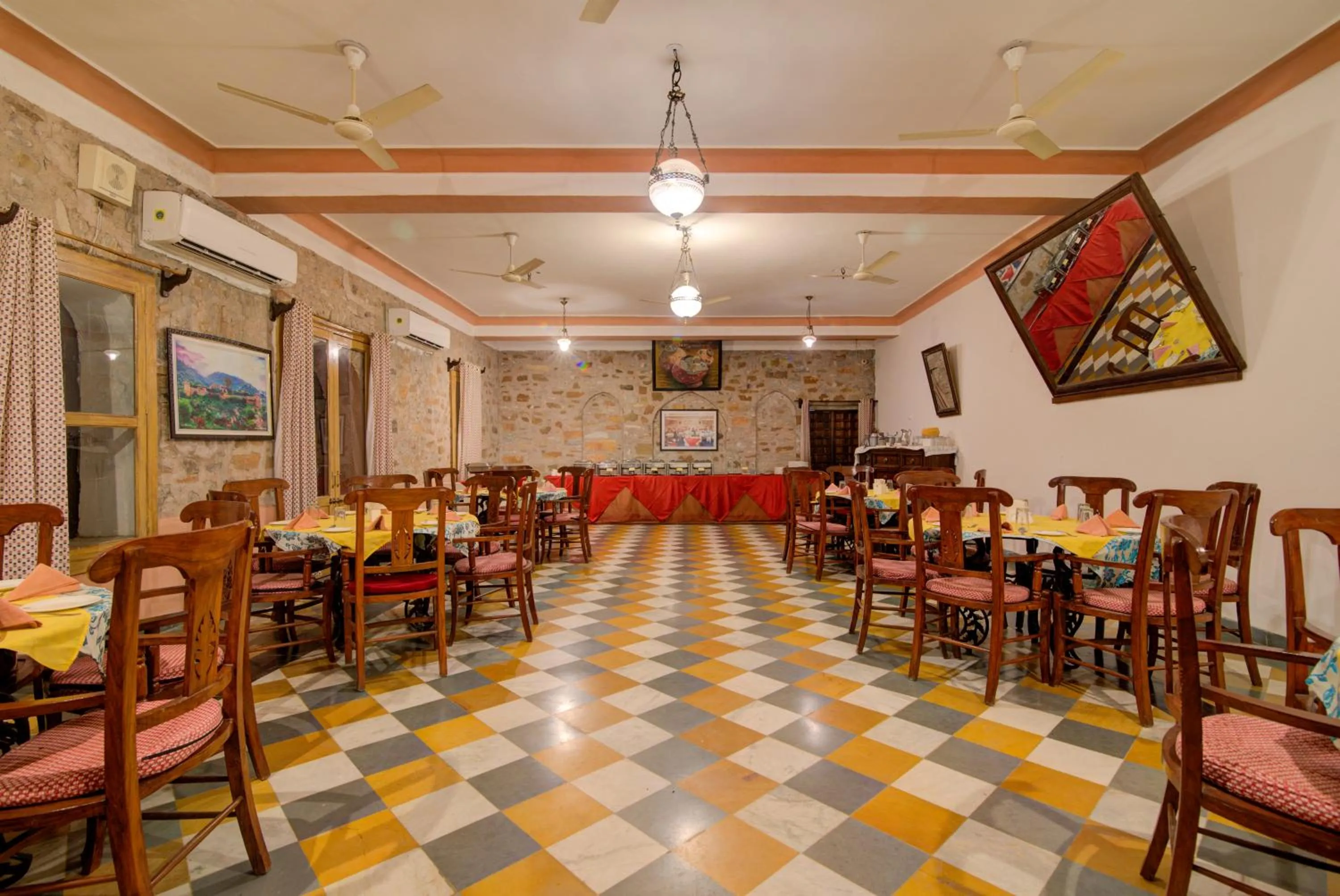 Restaurant/places to eat in Fort Dadhikar, Alwar