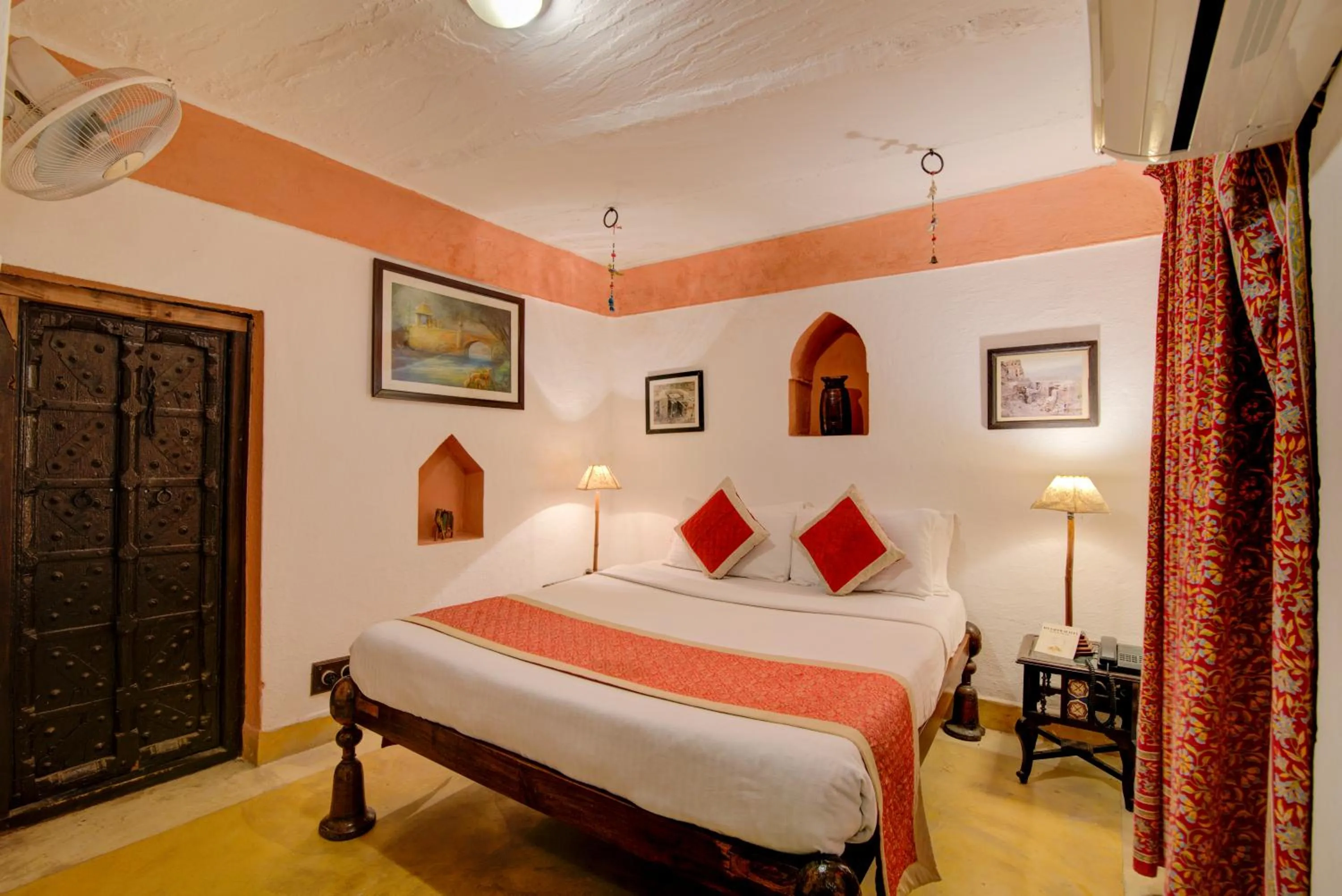 Bed in Fort Dadhikar, Alwar