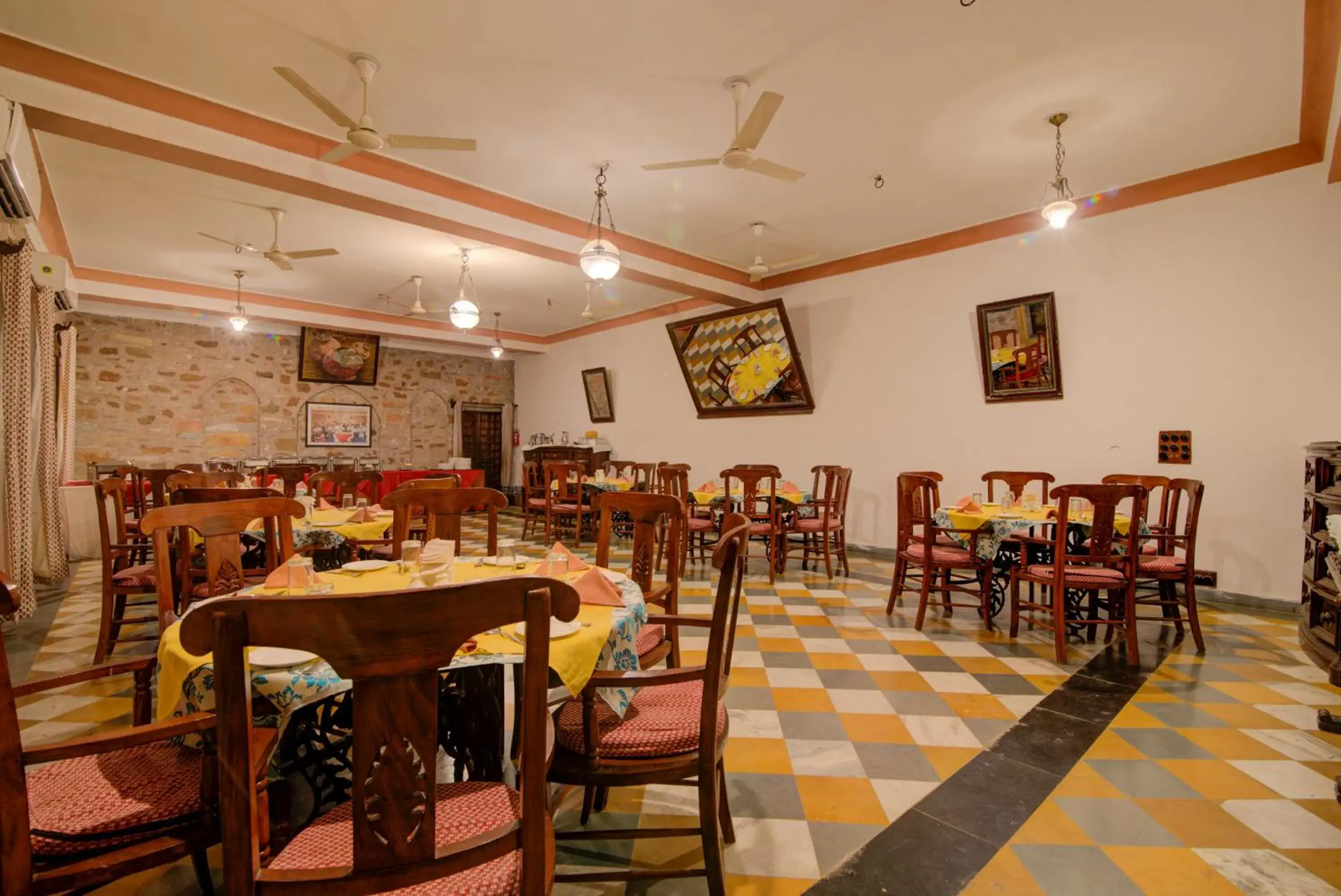 Restaurant/places to eat in Fort Dadhikar, Alwar Restaurant/places to eat in Fort Dadhikar, Alwar