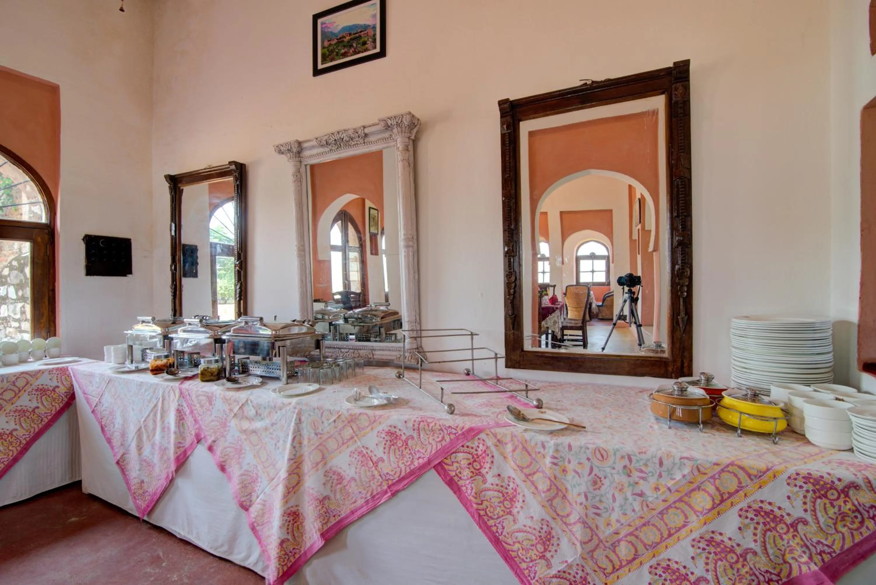Food and drinks, Bed in Fort Dadhikar, Alwar