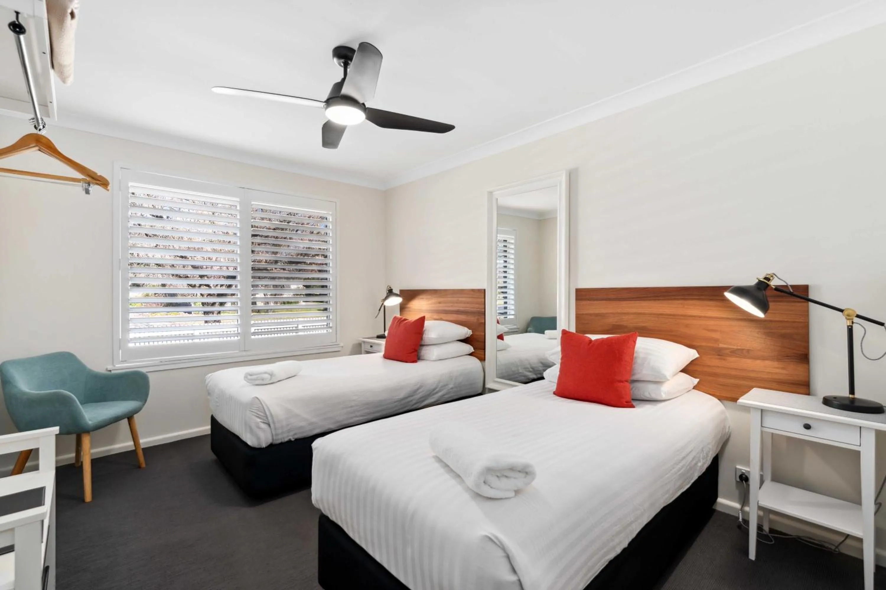 Bedroom, Bed in West End Motor Lodge