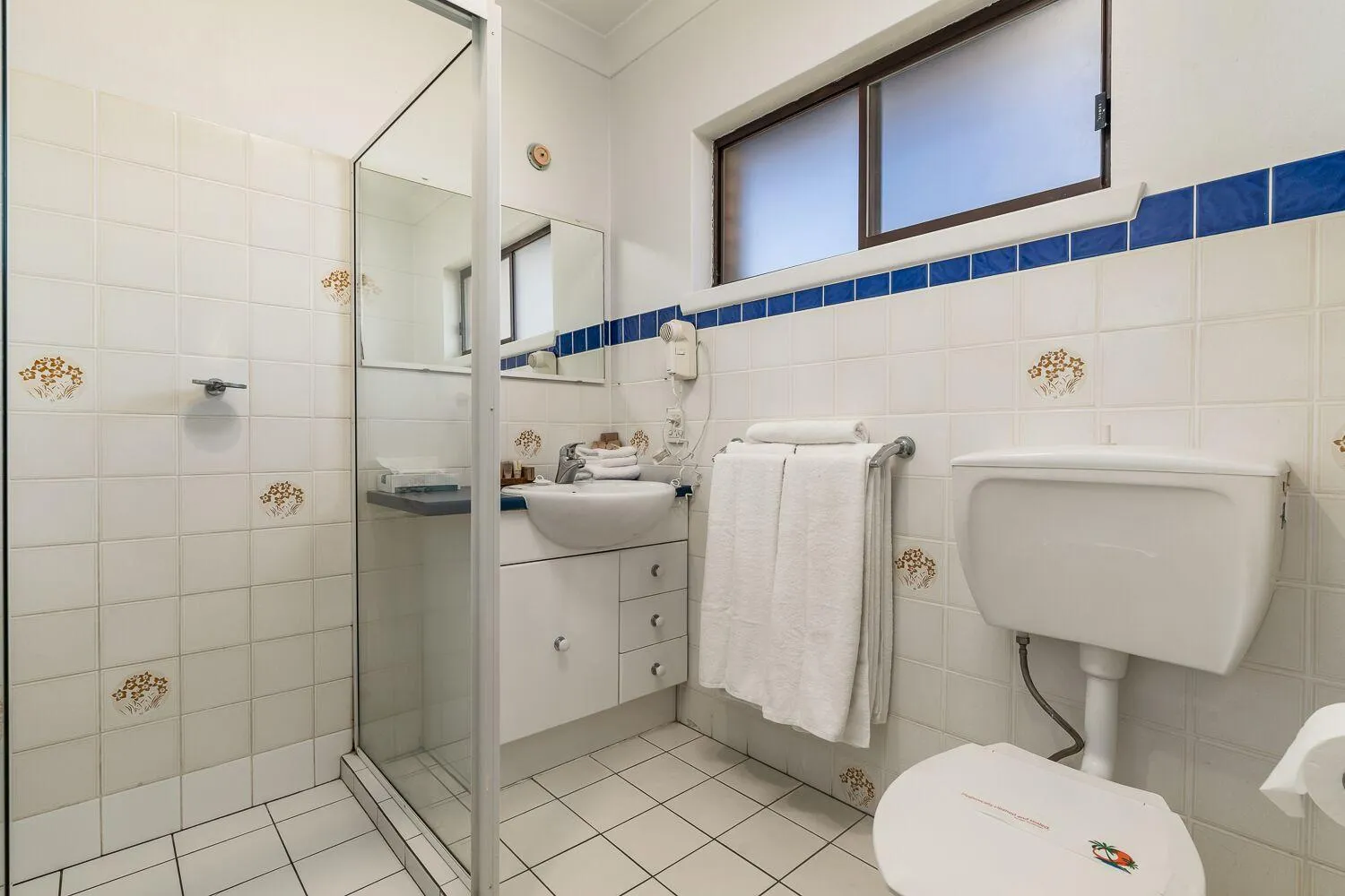 Toilet in West End Motor Lodge