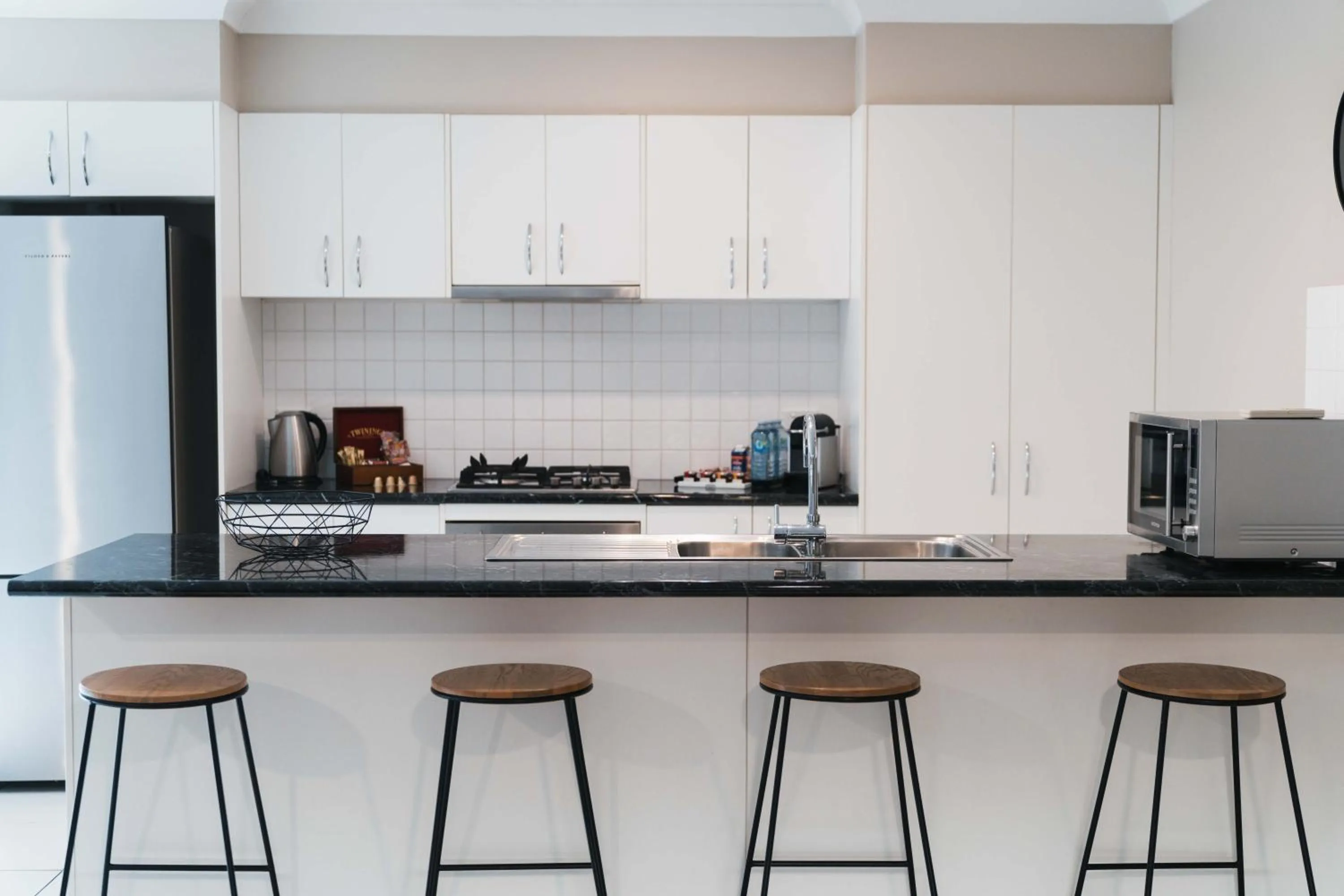 Kitchen or kitchenette in West End Motor Lodge
