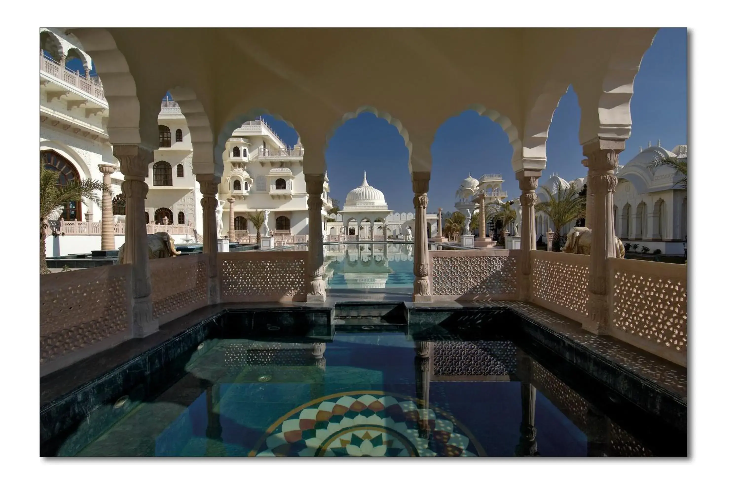 Swimming pool in Shiv Vilas Resort Swimming pool in Shiv Vilas Resort