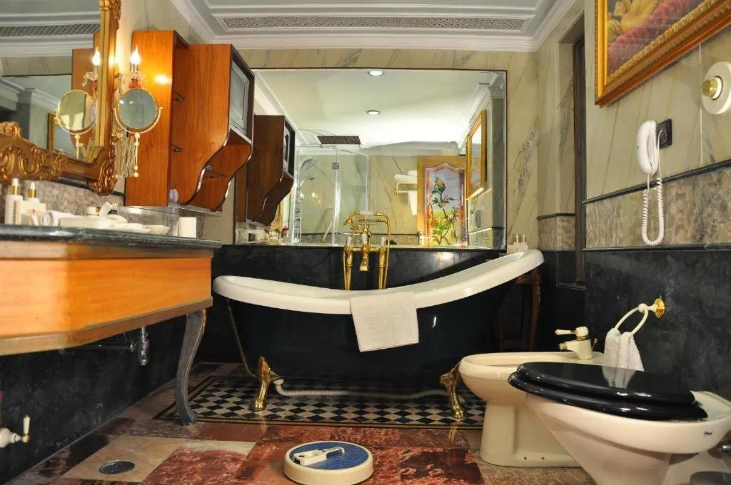 Bathroom in Shiv Vilas Resort