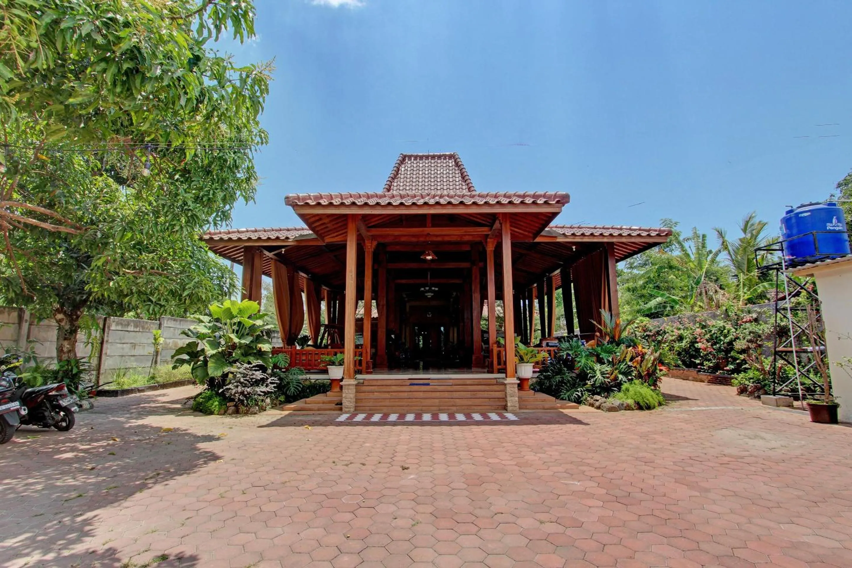 Facade/entrance in Collection O 93028 Homestay Joglo Ibu