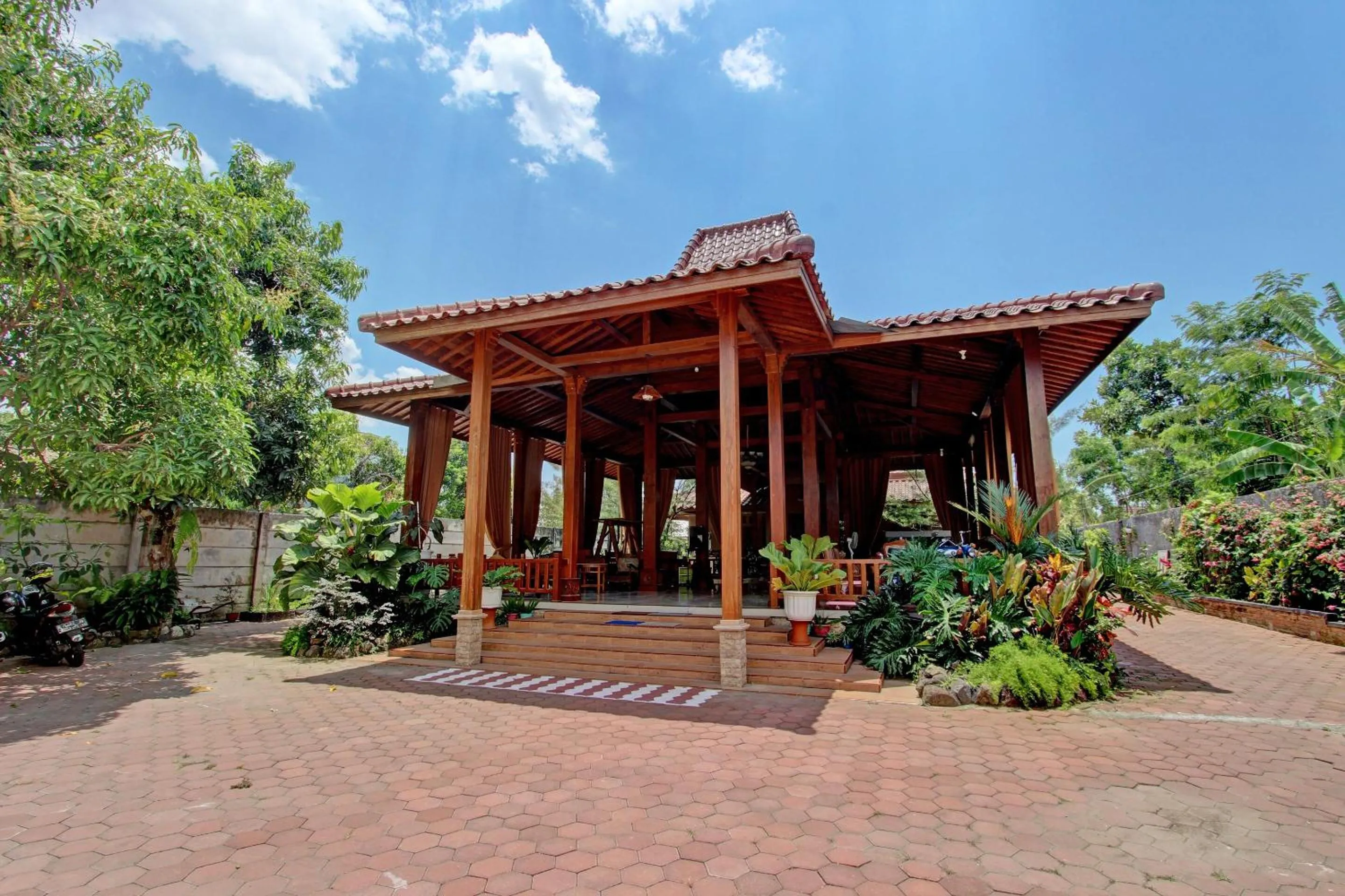 Facade/entrance in Collection O 93028 Homestay Joglo Ibu
