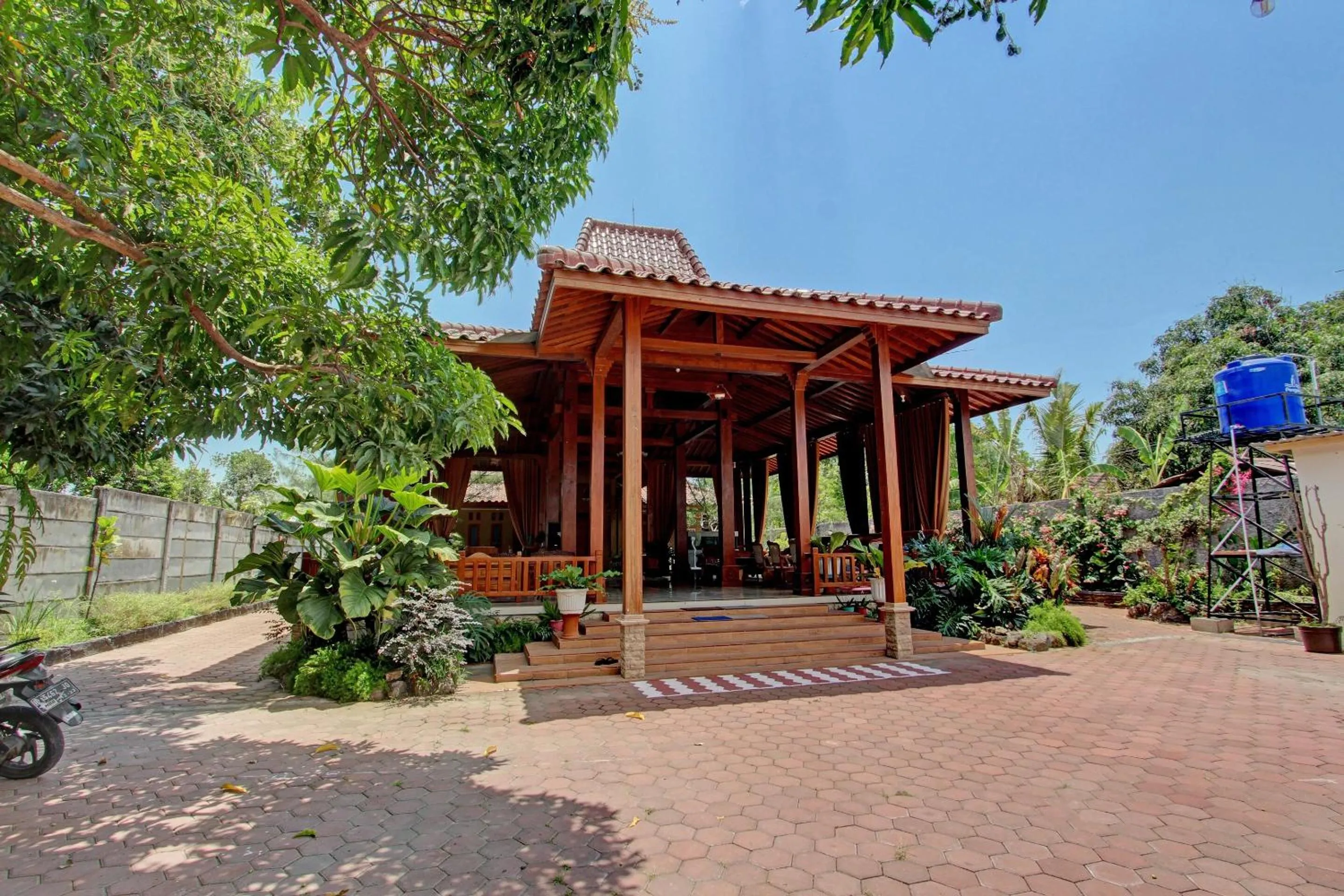 Facade/entrance in Collection O 93028 Homestay Joglo Ibu