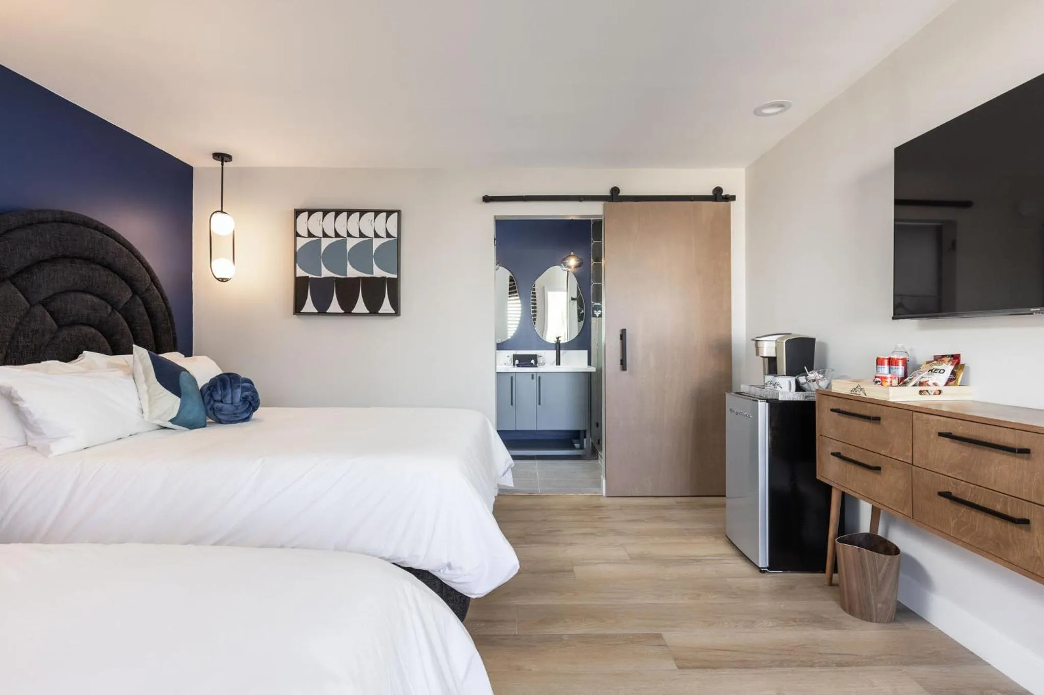 Bed in California Inn