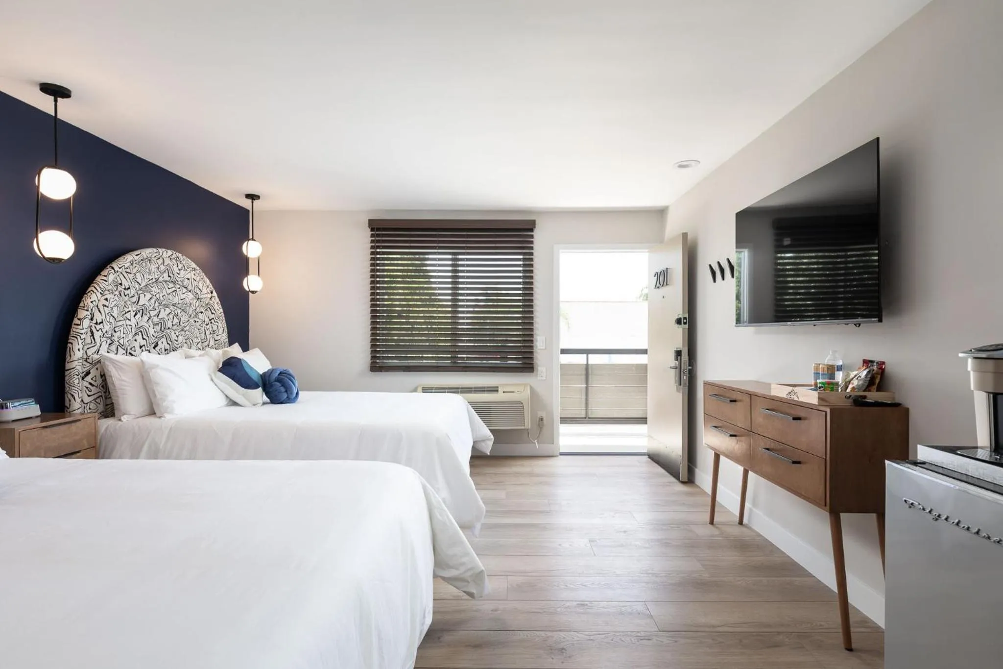 Bed in California Inn