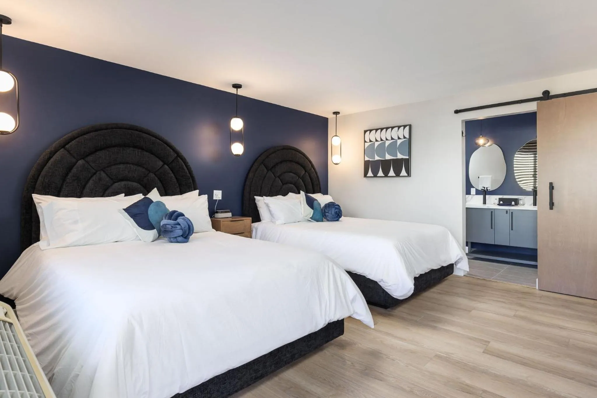 Bed in California Inn