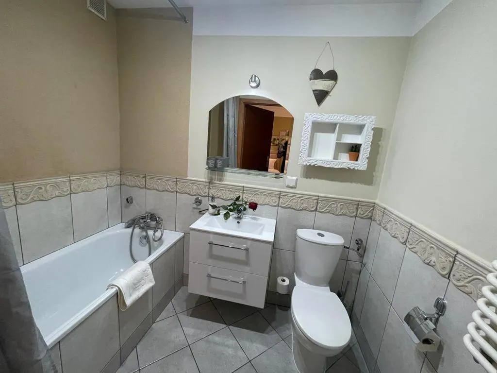 Villa Regina - Spokojna okolica - 100 metrów od lasu - blisko szpitala