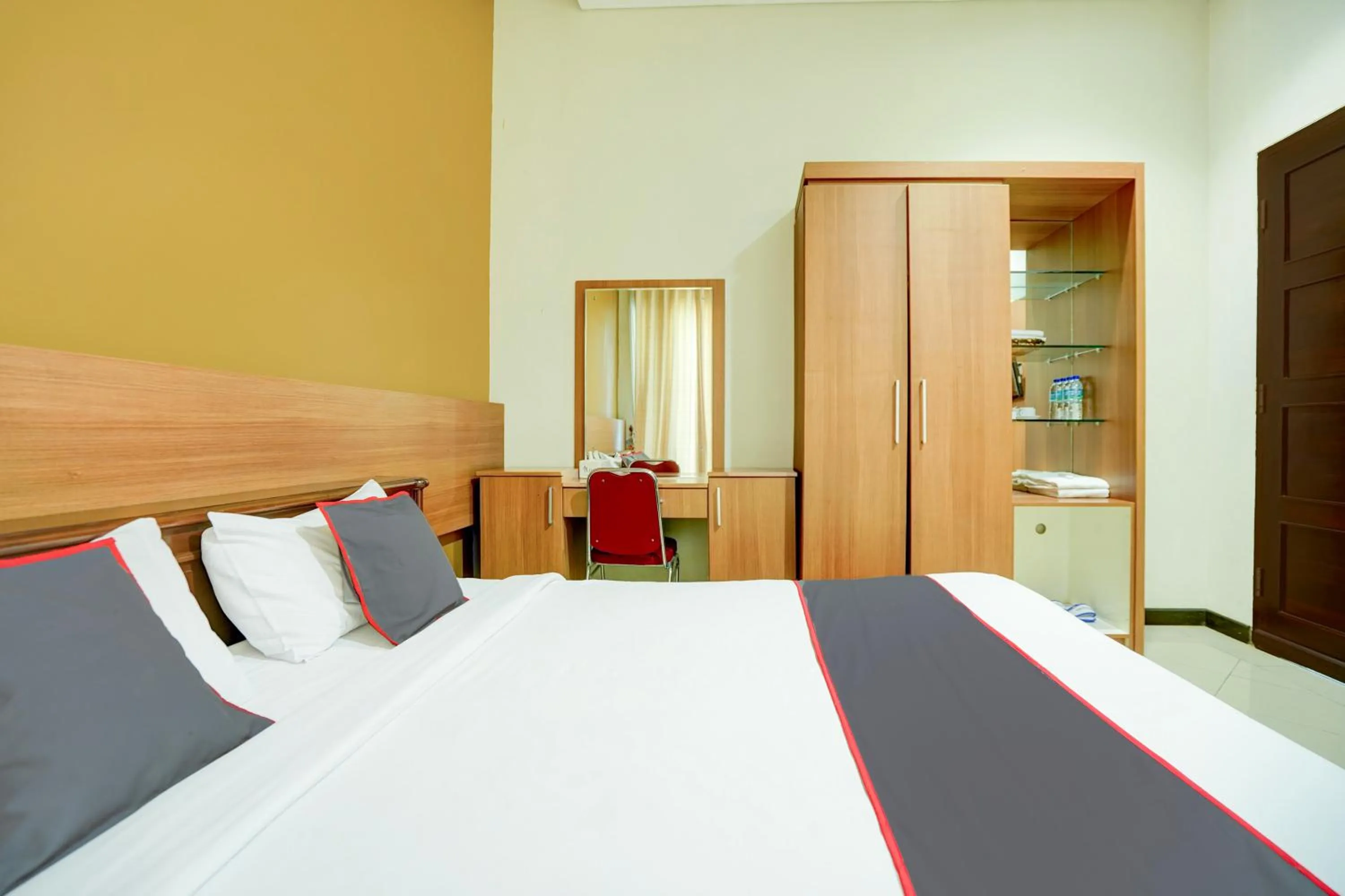 Bed in Collection O Padang near Mesjid Raya Syekh Ahmad Al-Minangkabawi formerly Hotel Surya Palace