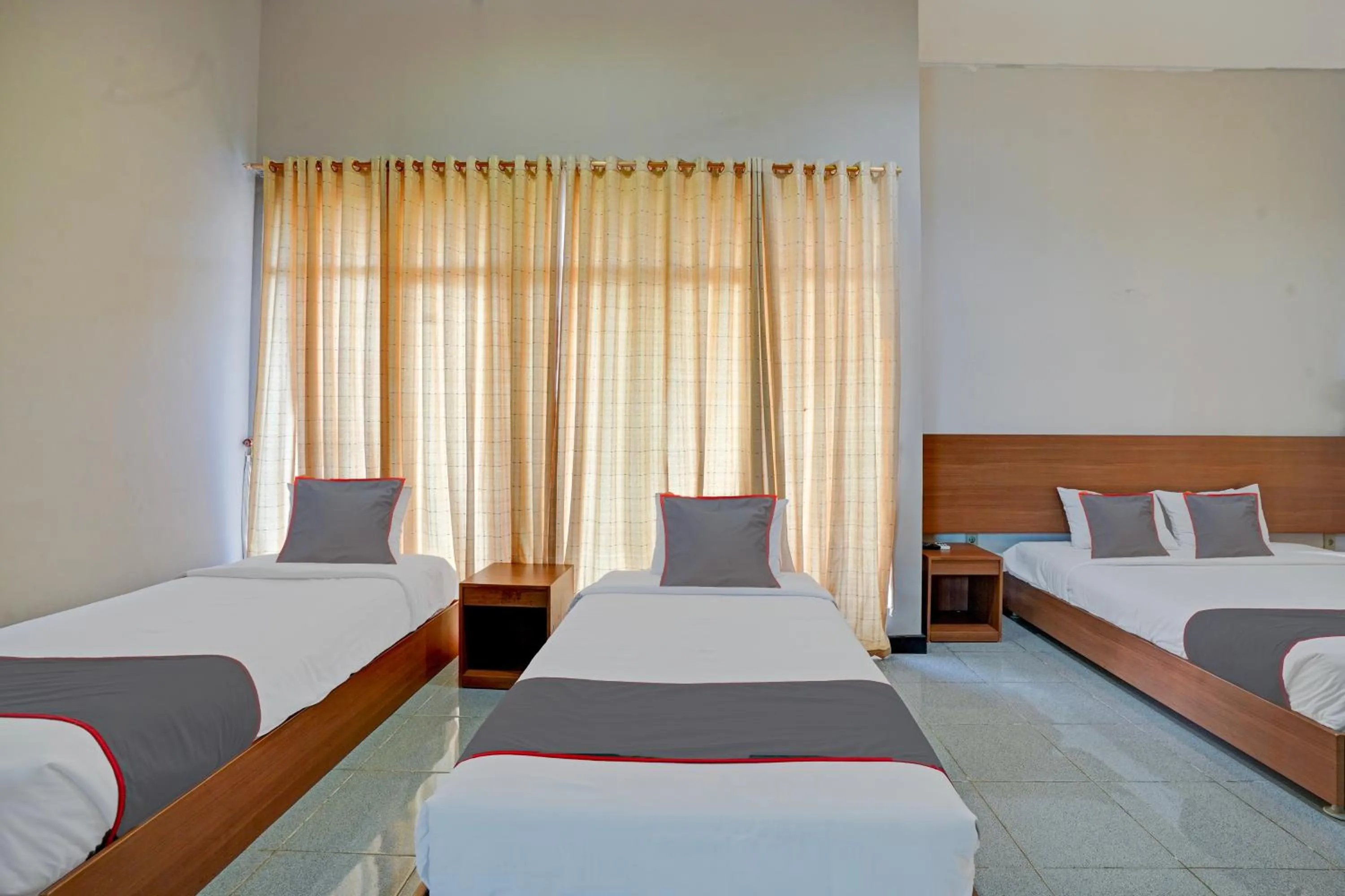 Bed in Collection O Padang near Mesjid Raya Syekh Ahmad Al-Minangkabawi formerly Hotel Surya Palace