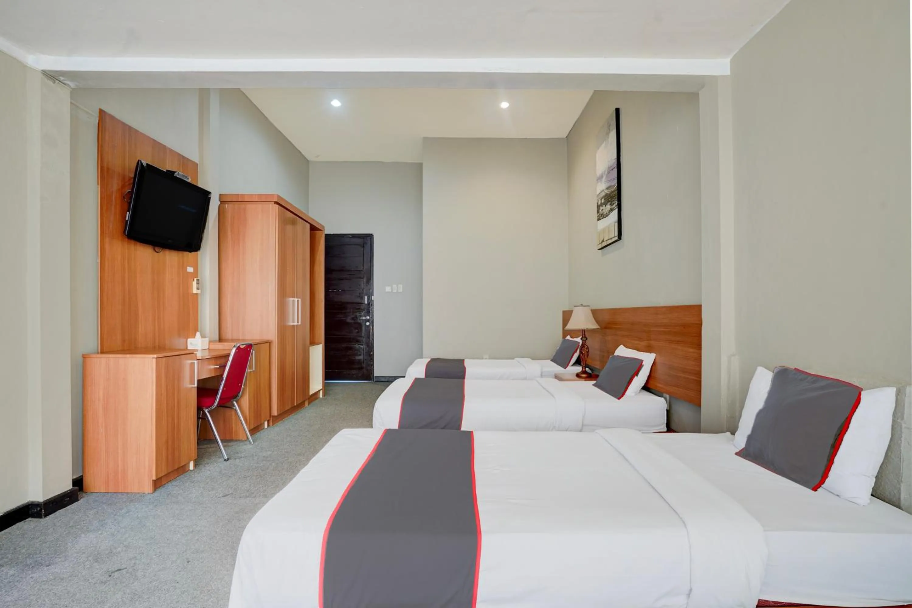 Bed in Collection O Padang near Mesjid Raya Syekh Ahmad Al-Minangkabawi formerly Hotel Surya Palace