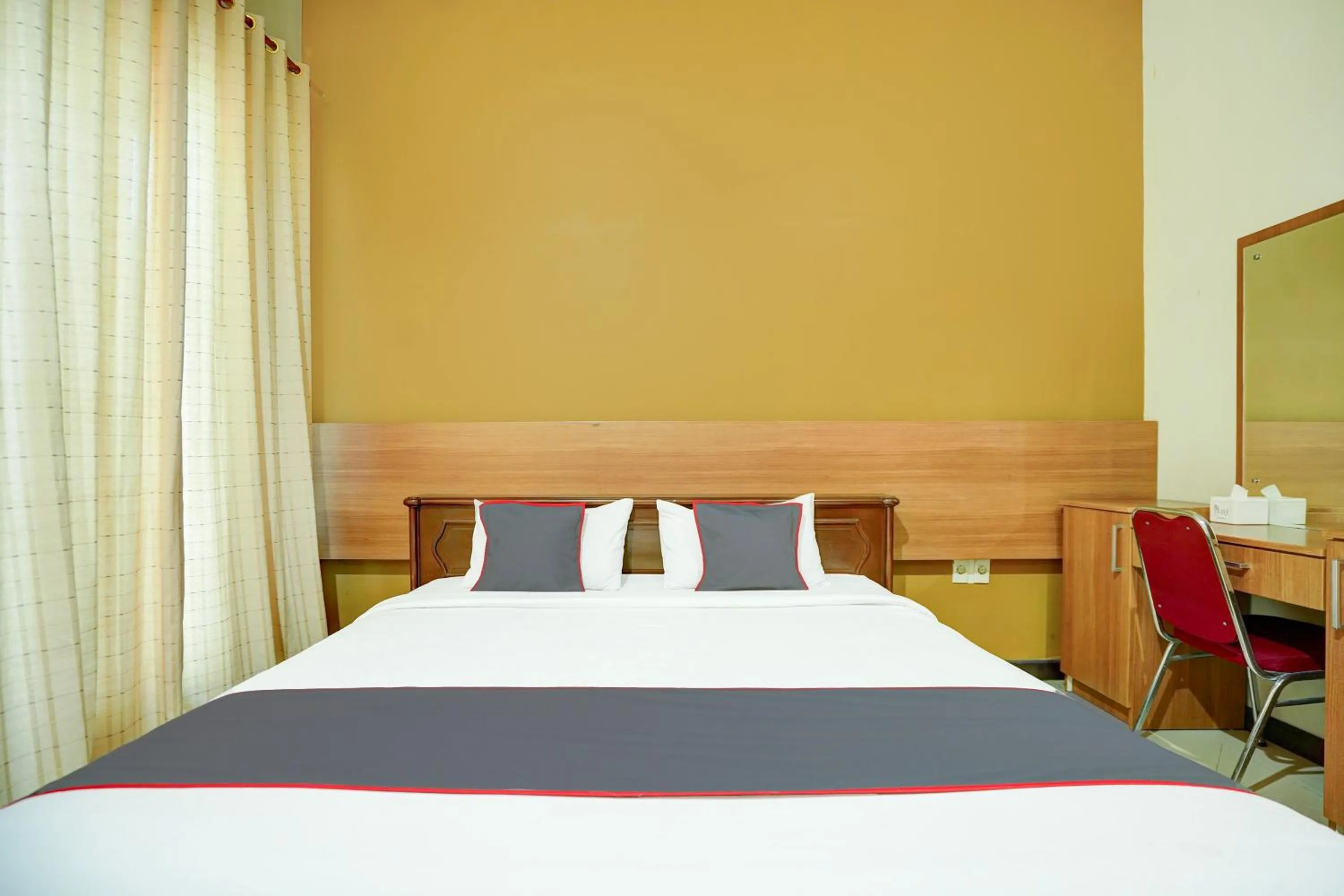 Bed in Collection O Padang near Mesjid Raya Syekh Ahmad Al-Minangkabawi formerly Hotel Surya Palace