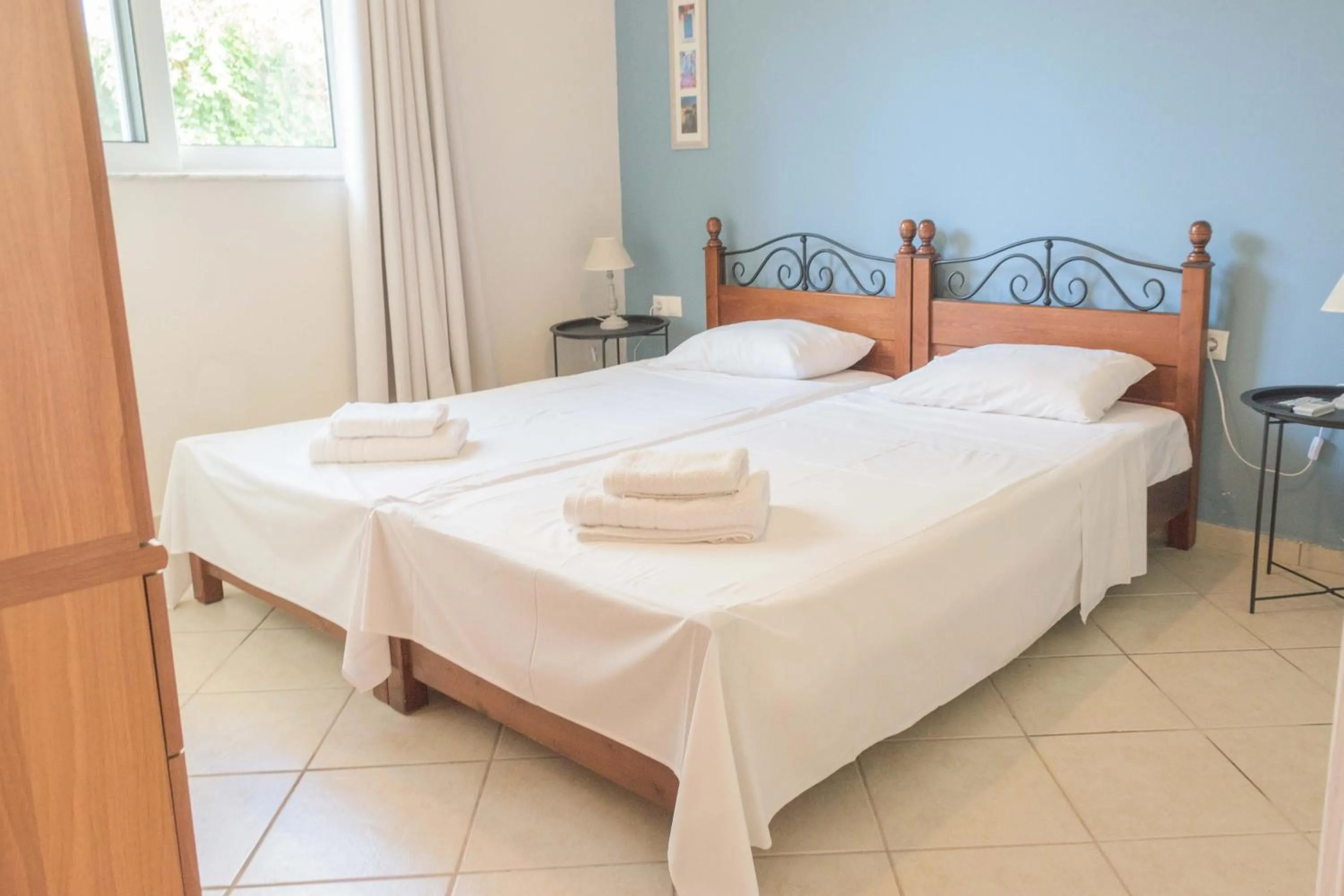 Bed in Pasithea apts