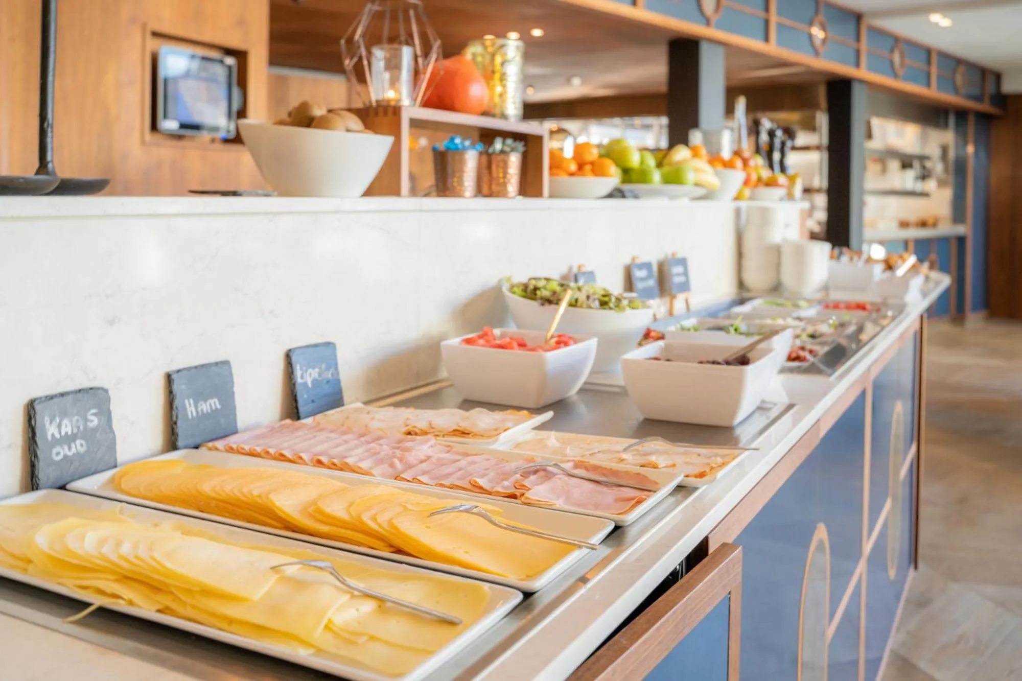 Breakfast in blooming