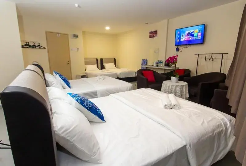 Bedroom, Bed in Southern Tip Hotel - City & 100m walk to McDonald's & FREE DOBI Bedroom, Bed in Southern Tip Hotel - City & 100m walk to McDonald's & FREE DOBI