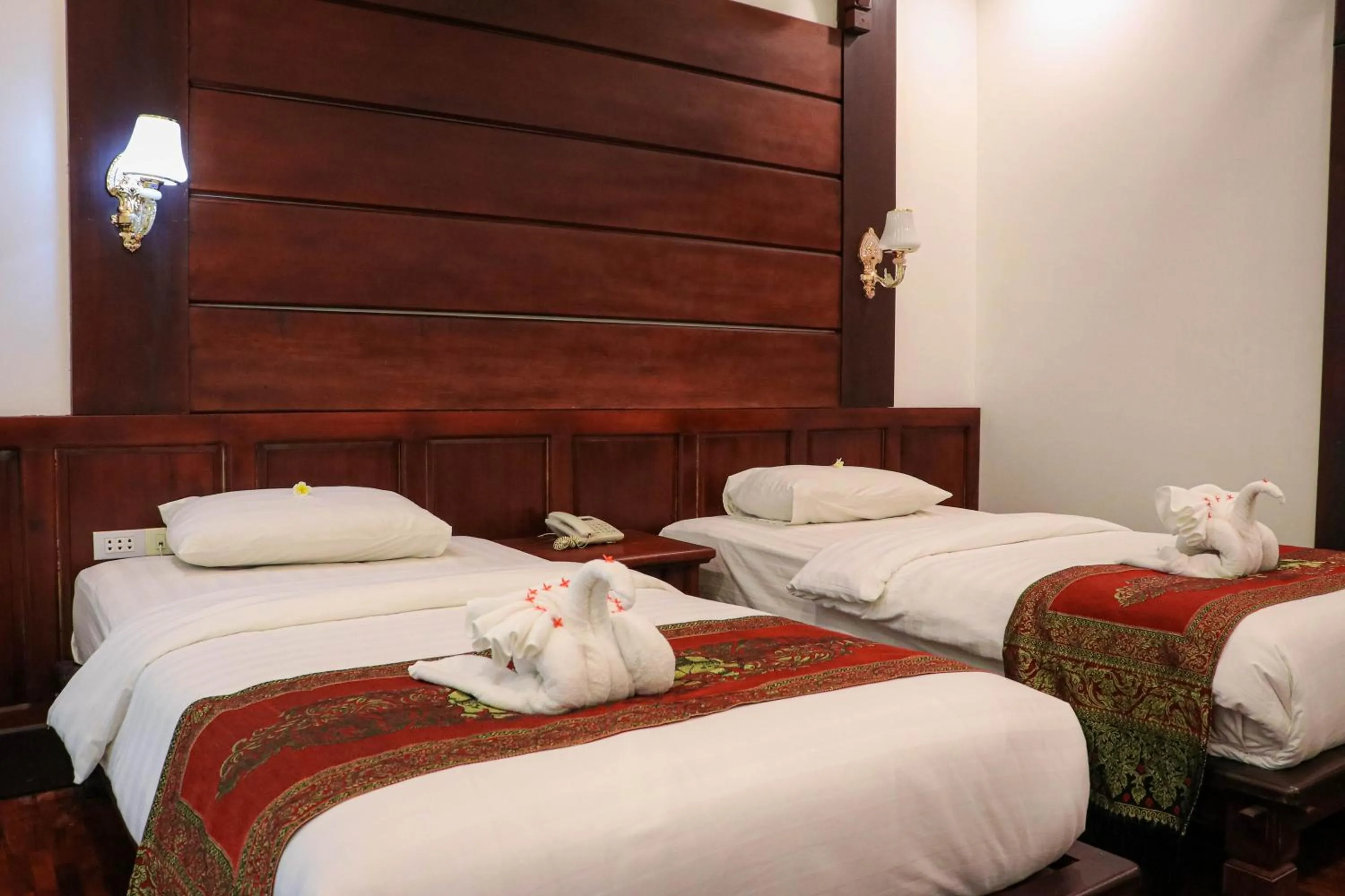 Bed in Meuangluang Hotel