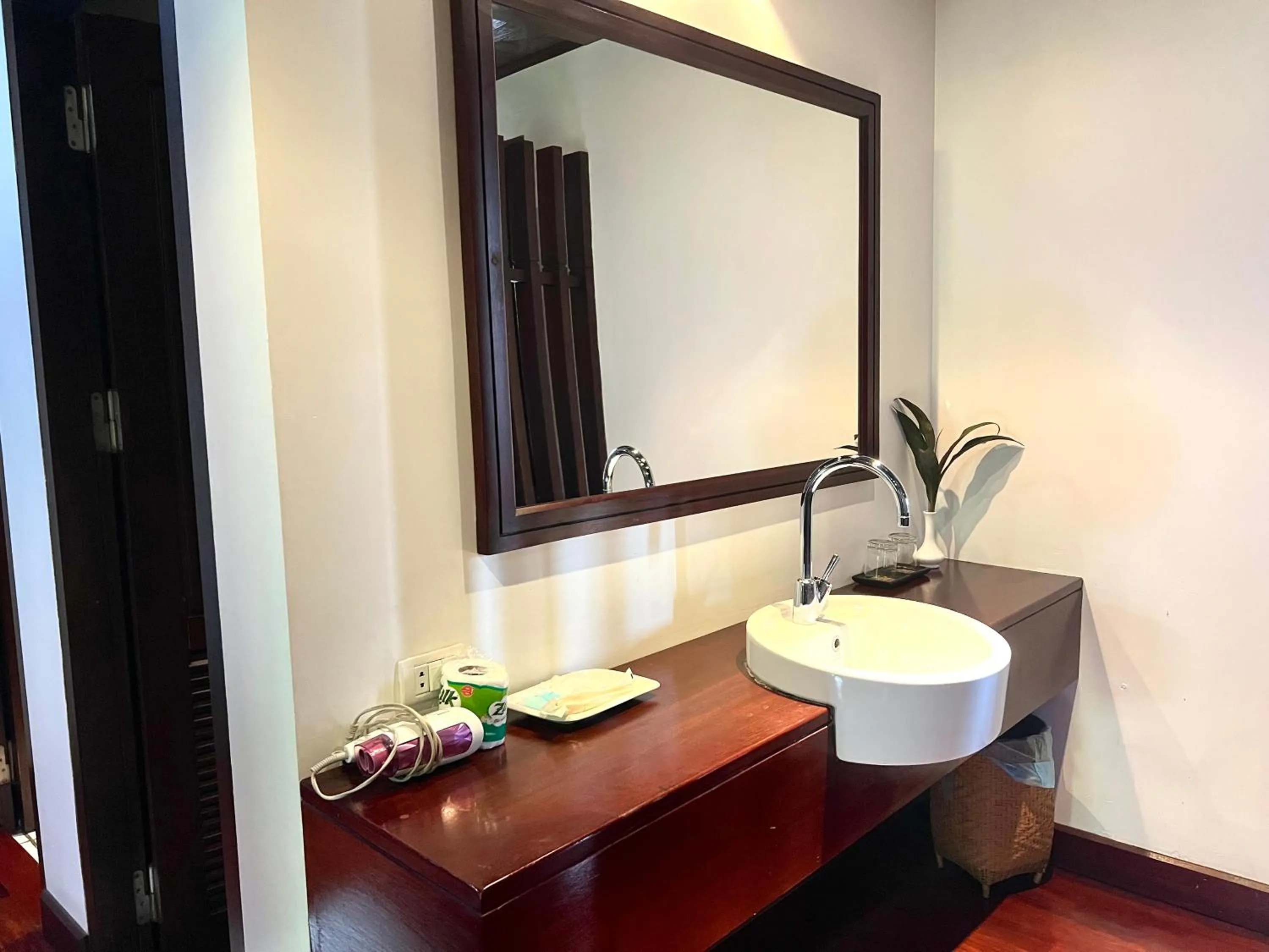 Bathroom in Meuangluang Hotel