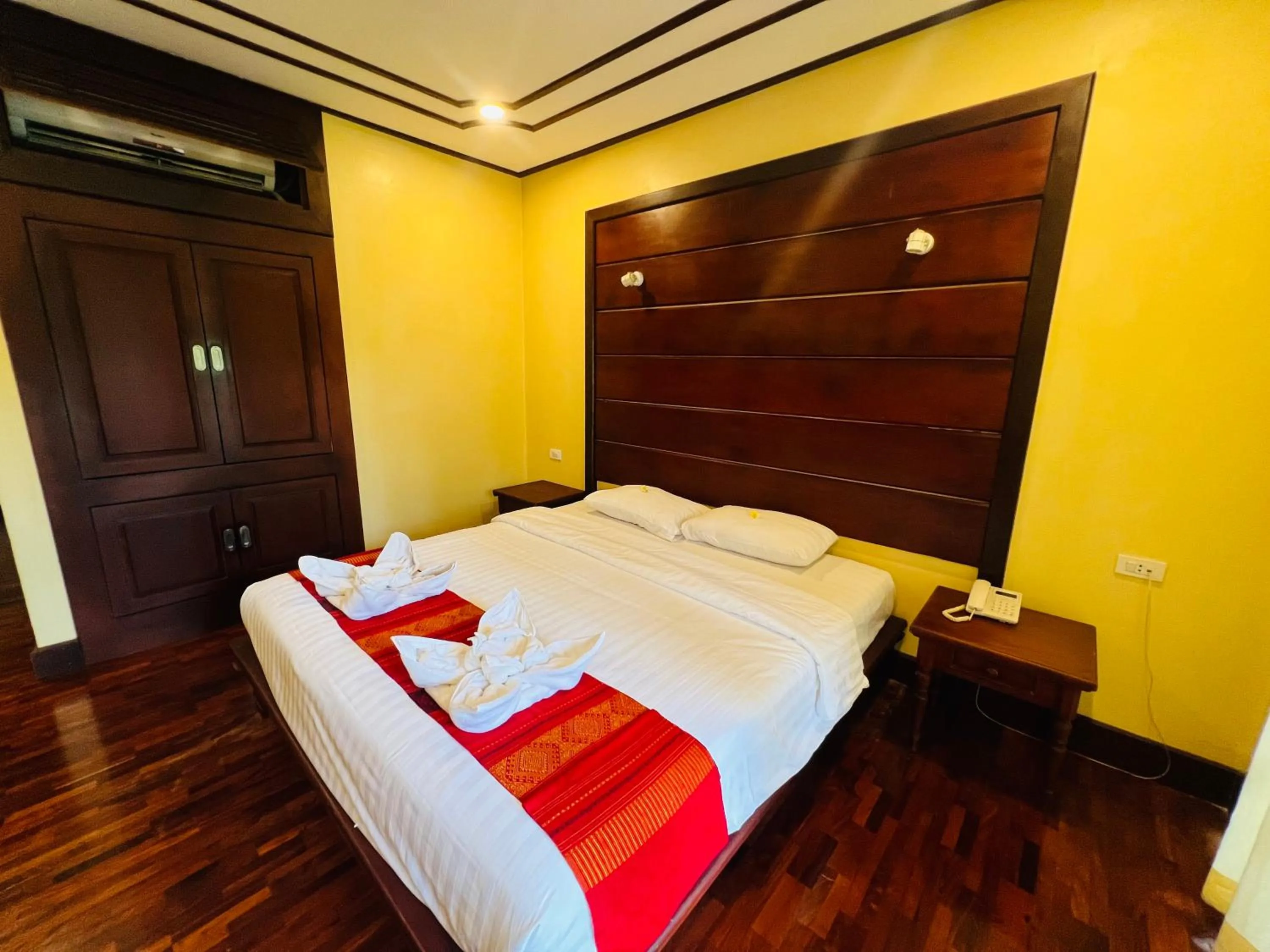 Bed in Meuangluang Hotel