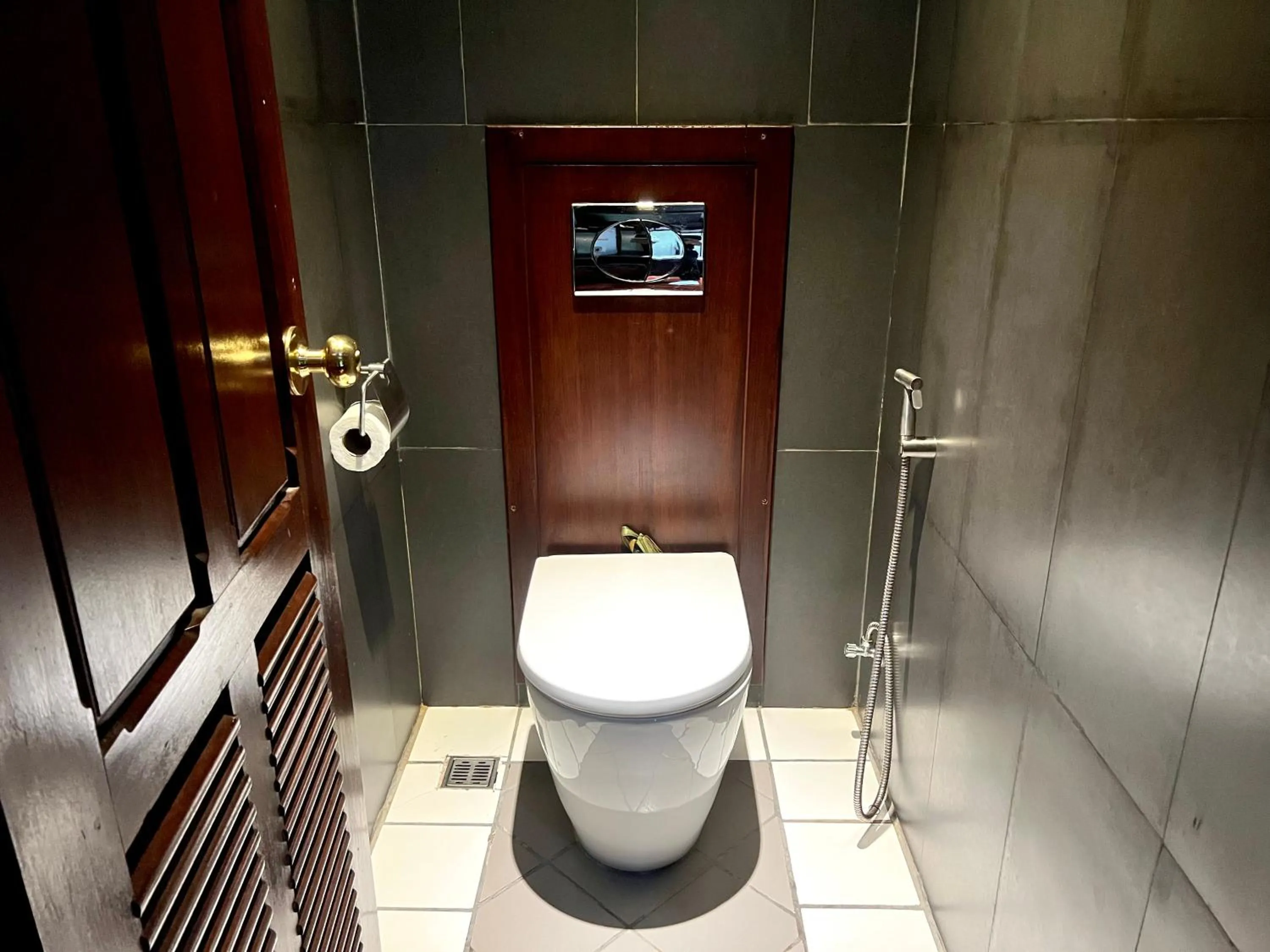Toilet in Meuangluang Hotel