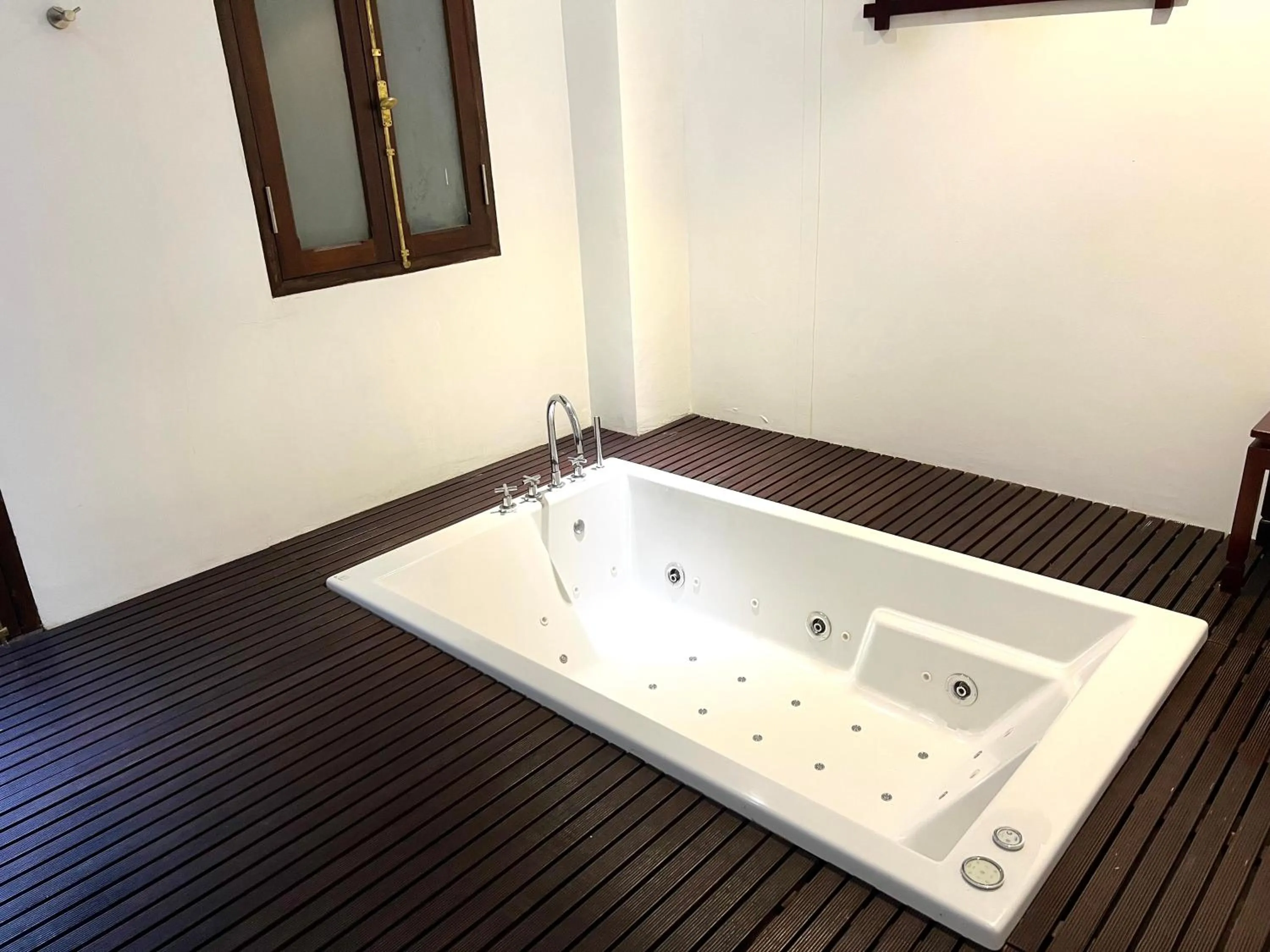 Bathroom in Meuangluang Hotel