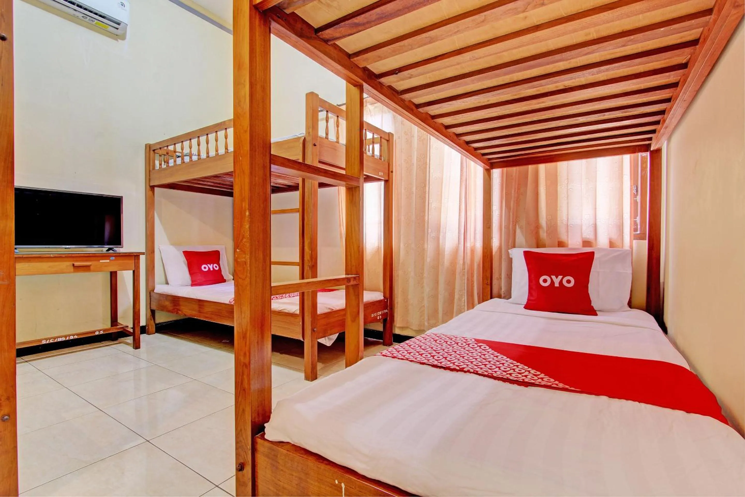 Bedroom, Bed in Hotel O Mtc Bunk Bed