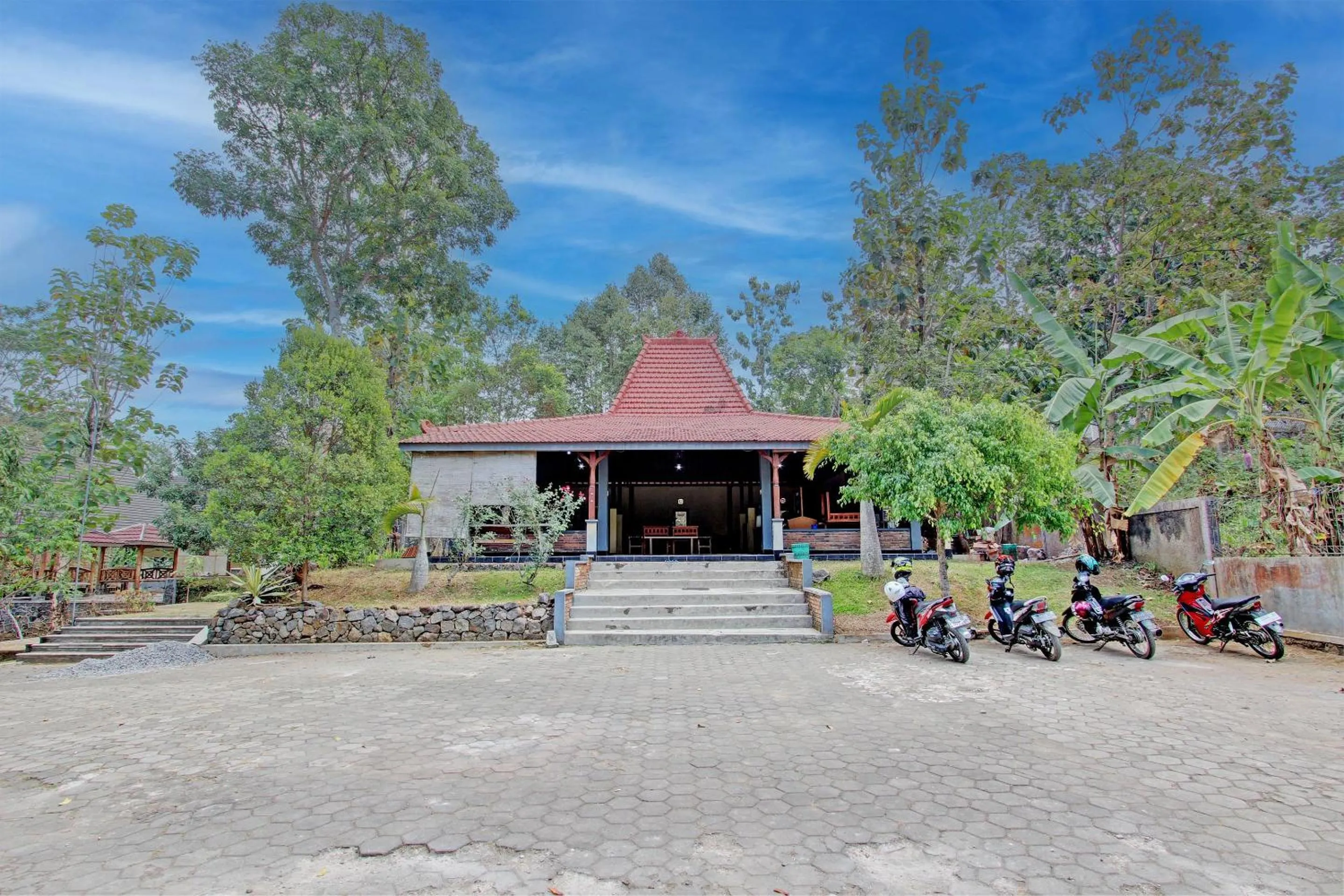 Facade/entrance in Hotel O Mtc Bunk Bed