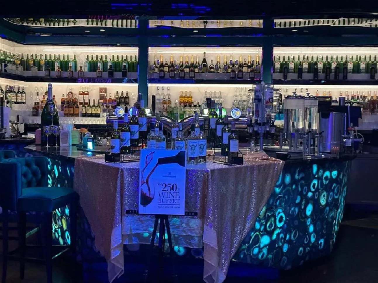 Restaurant/places to eat, Lounge/Bar in The Platinum KLCC Luxury Suite