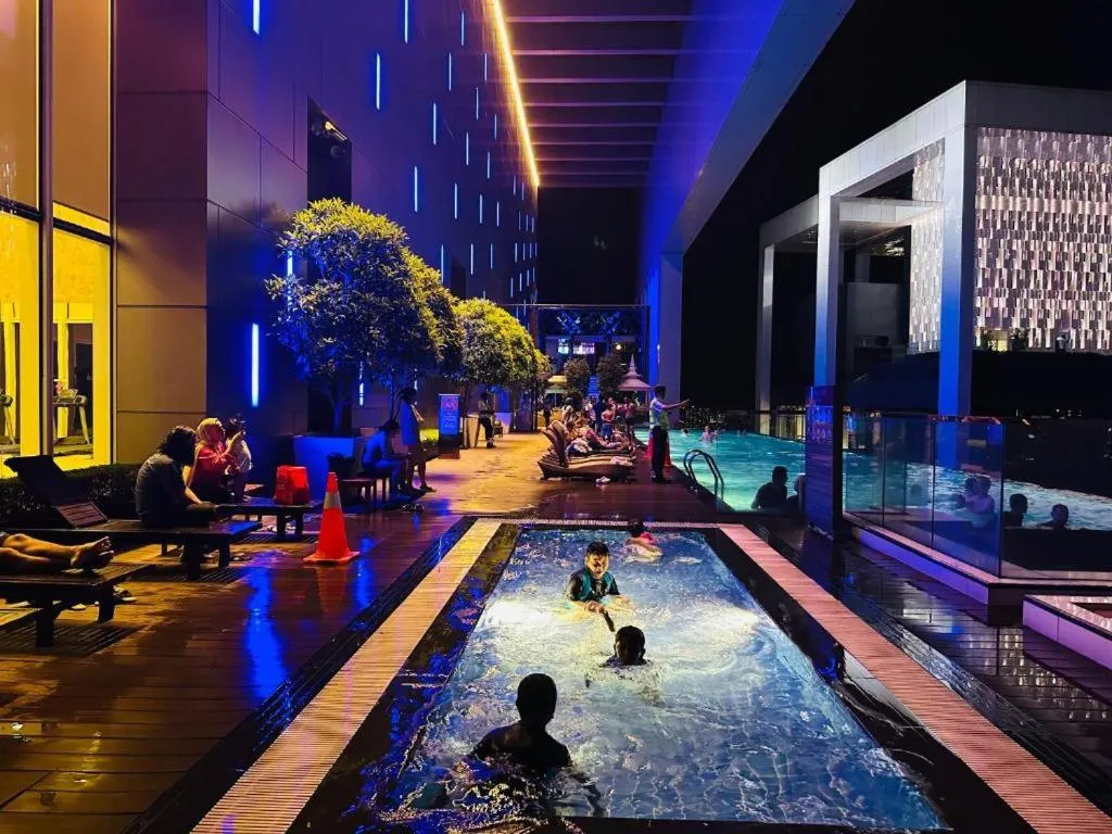Swimming Pool in The Platinum KLCC Luxury Suite
