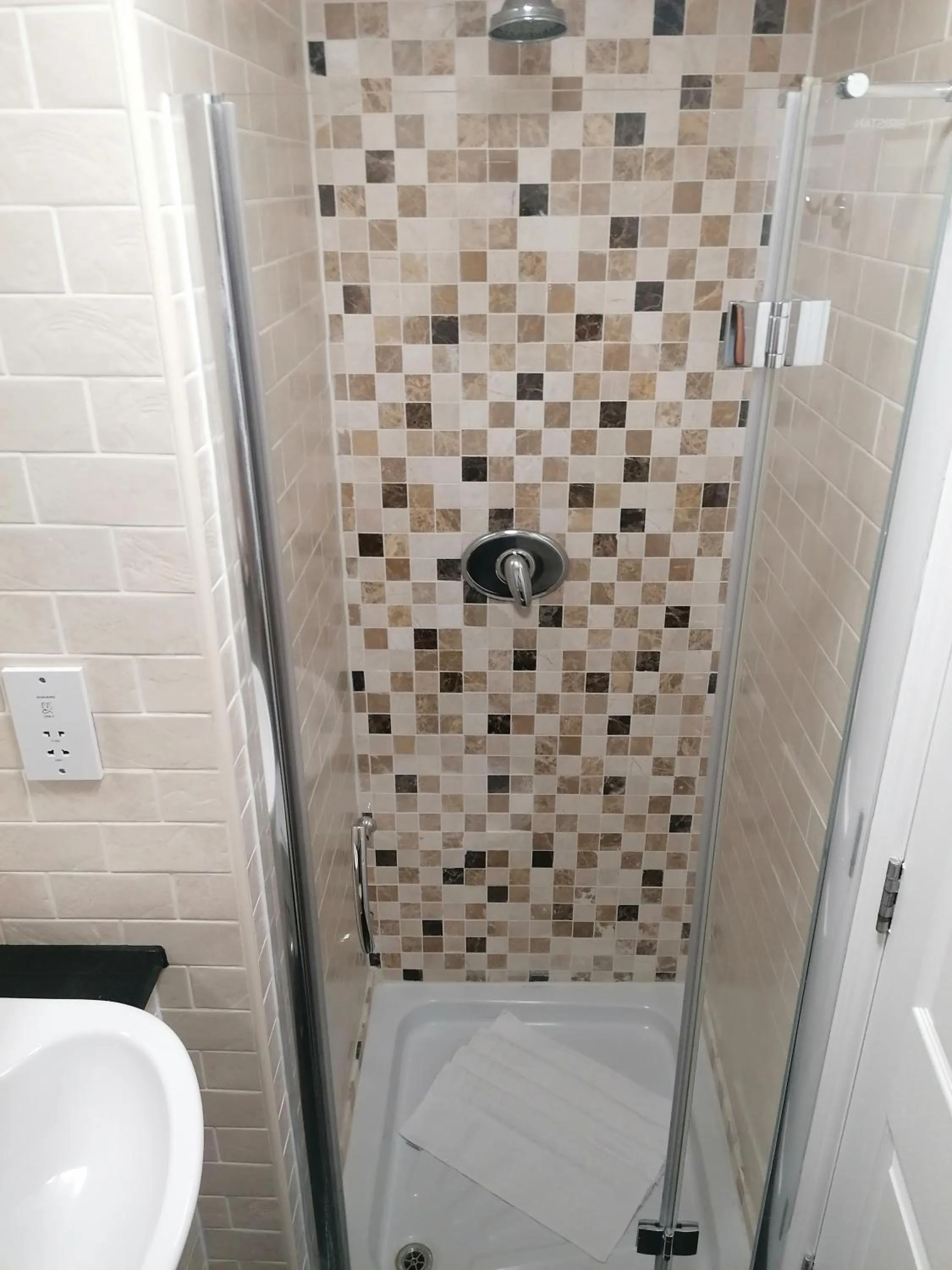 Shower in Old Ship Inn Hackney