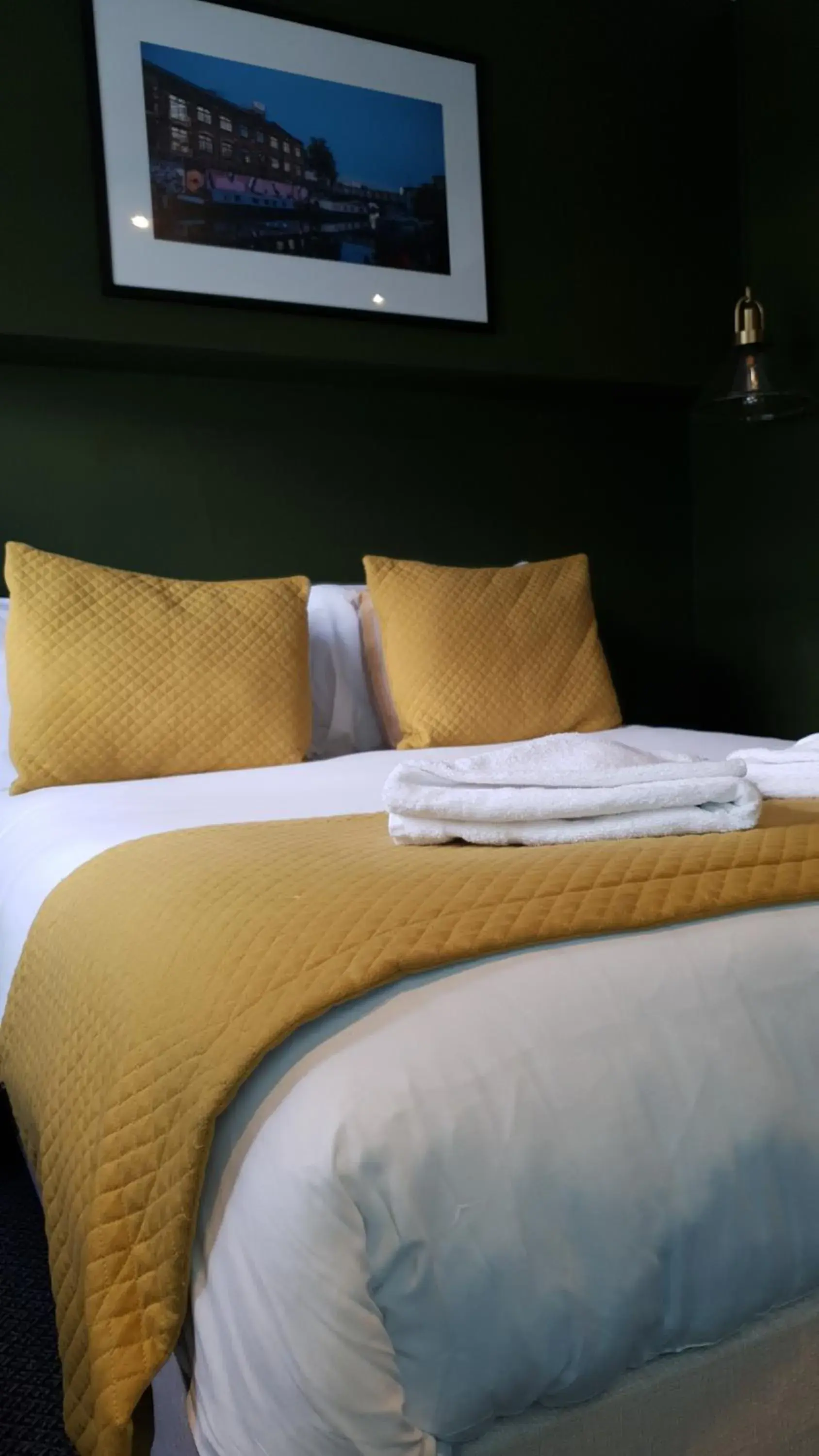 Bed in Old Ship Inn Hackney Bed in Old Ship Inn Hackney