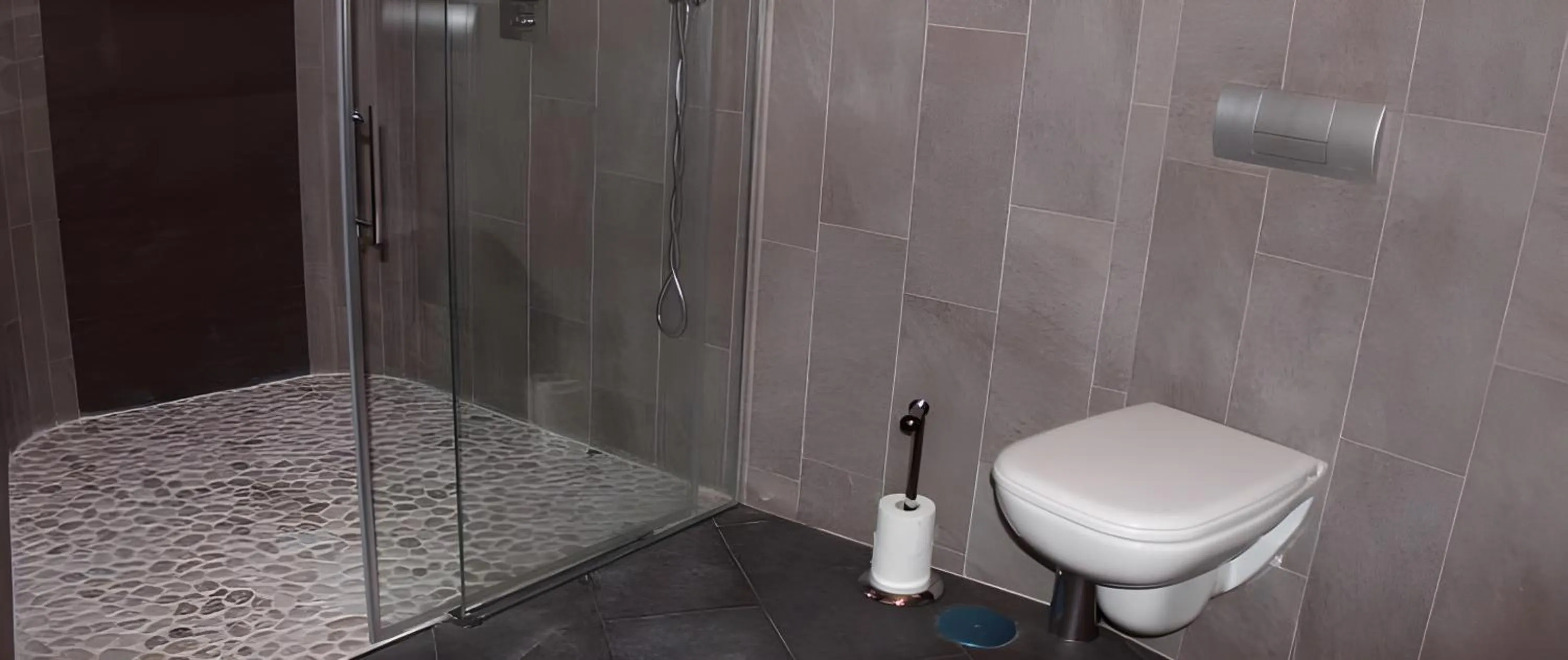 Shower in Hotel Rural Quercus Tierra