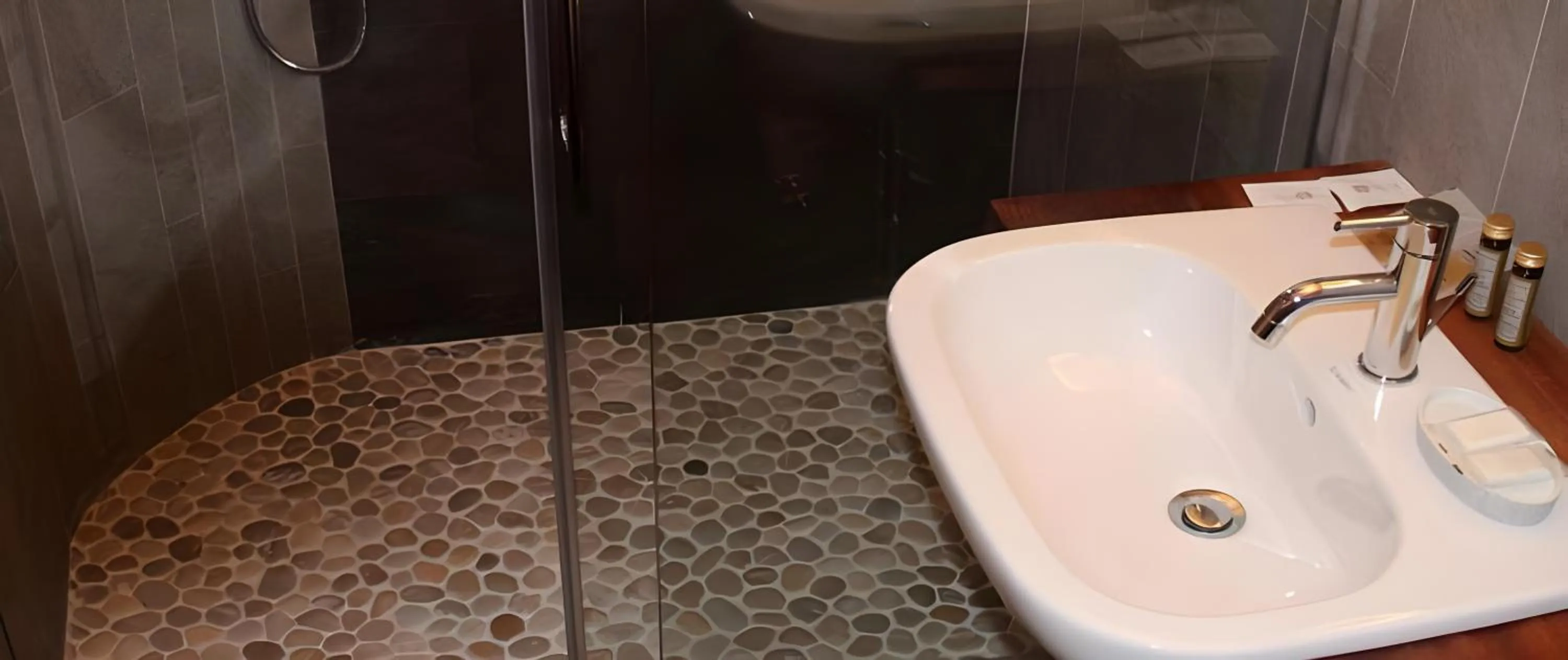 Bathroom in Hotel Rural Quercus Tierra