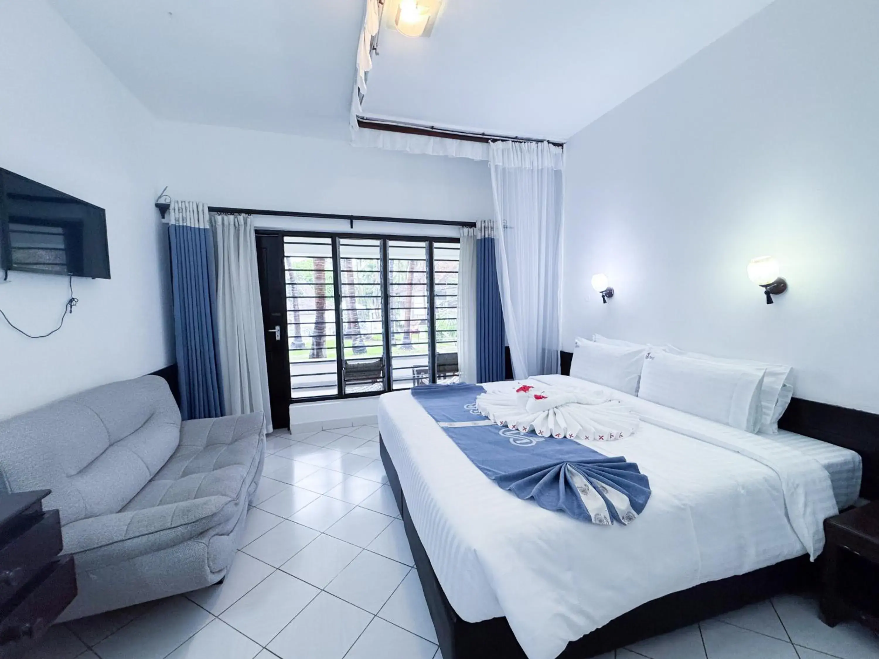Deluxe Double Room - single occupancy in Milele Beach Hotel Deluxe Double Room - single occupancy in Milele Beach Hotel