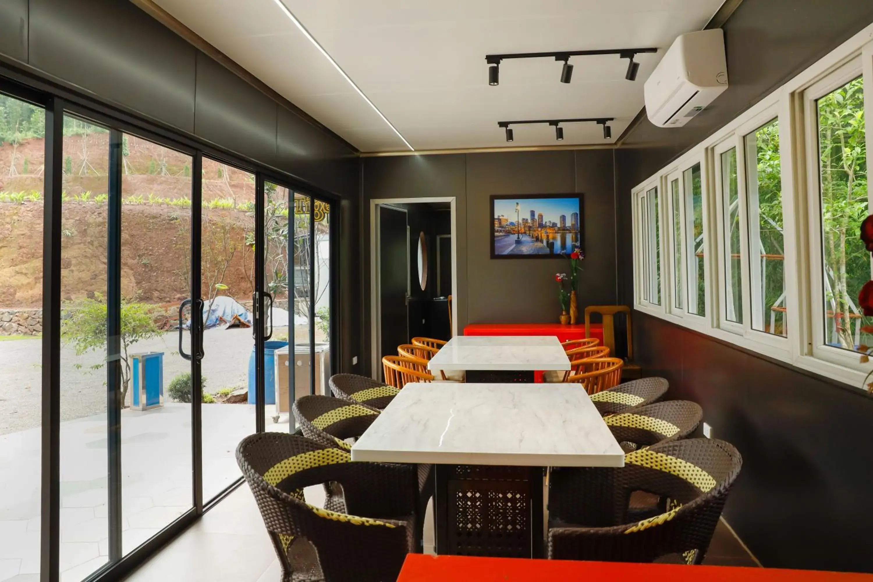 Restaurant/places to eat in Halo Retreat Restaurant/places to eat in Halo Retreat