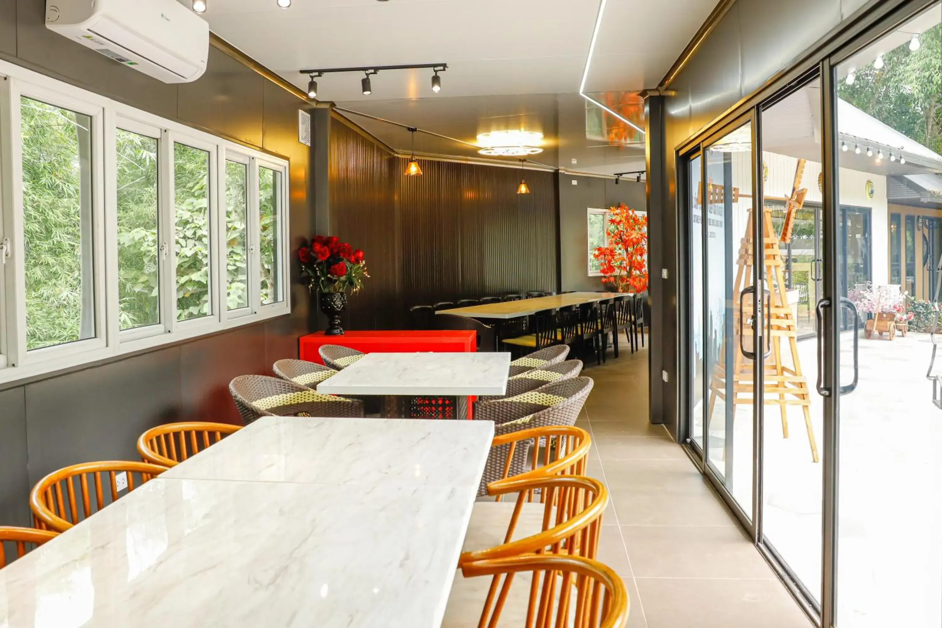 Restaurant/places to eat in Halo Retreat Restaurant/places to eat in Halo Retreat